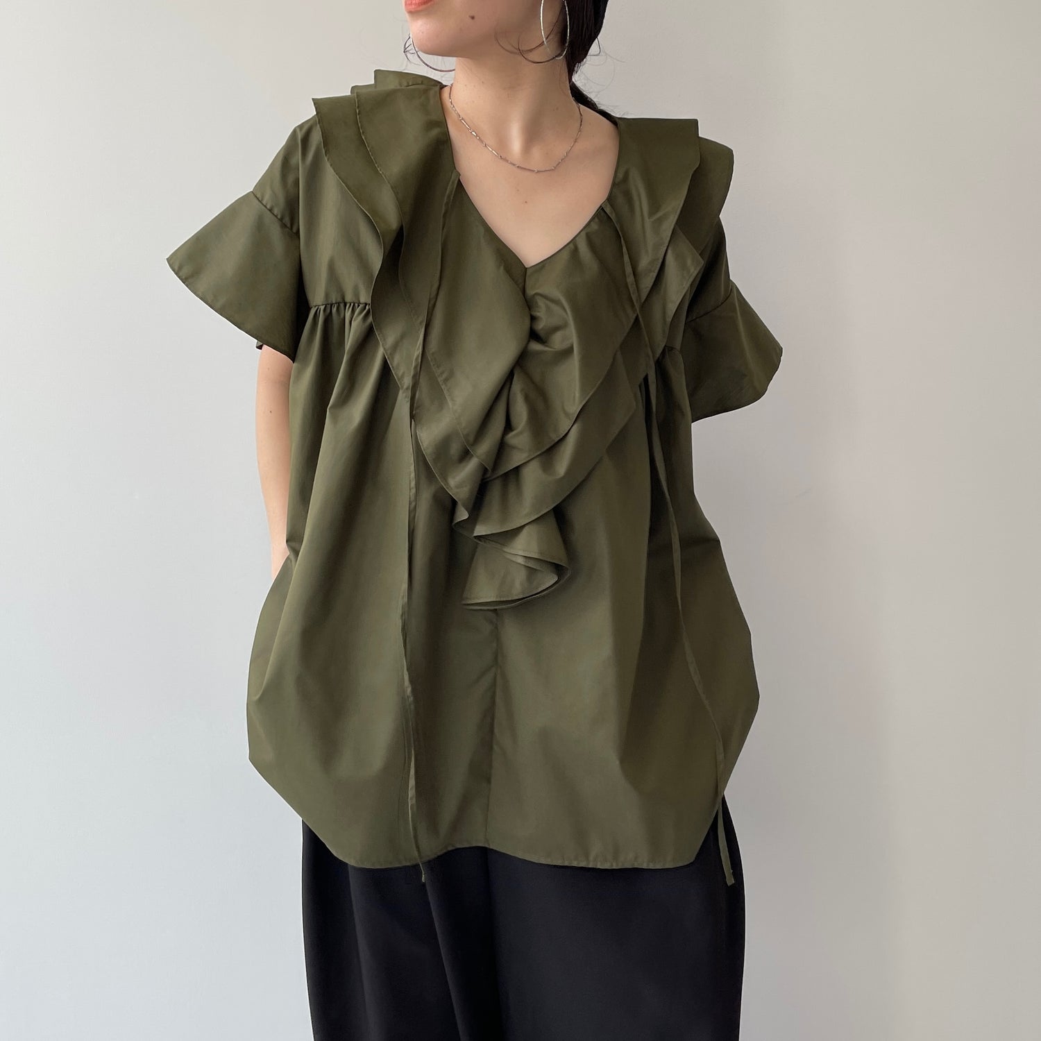 big collar frill half blouse / khaki