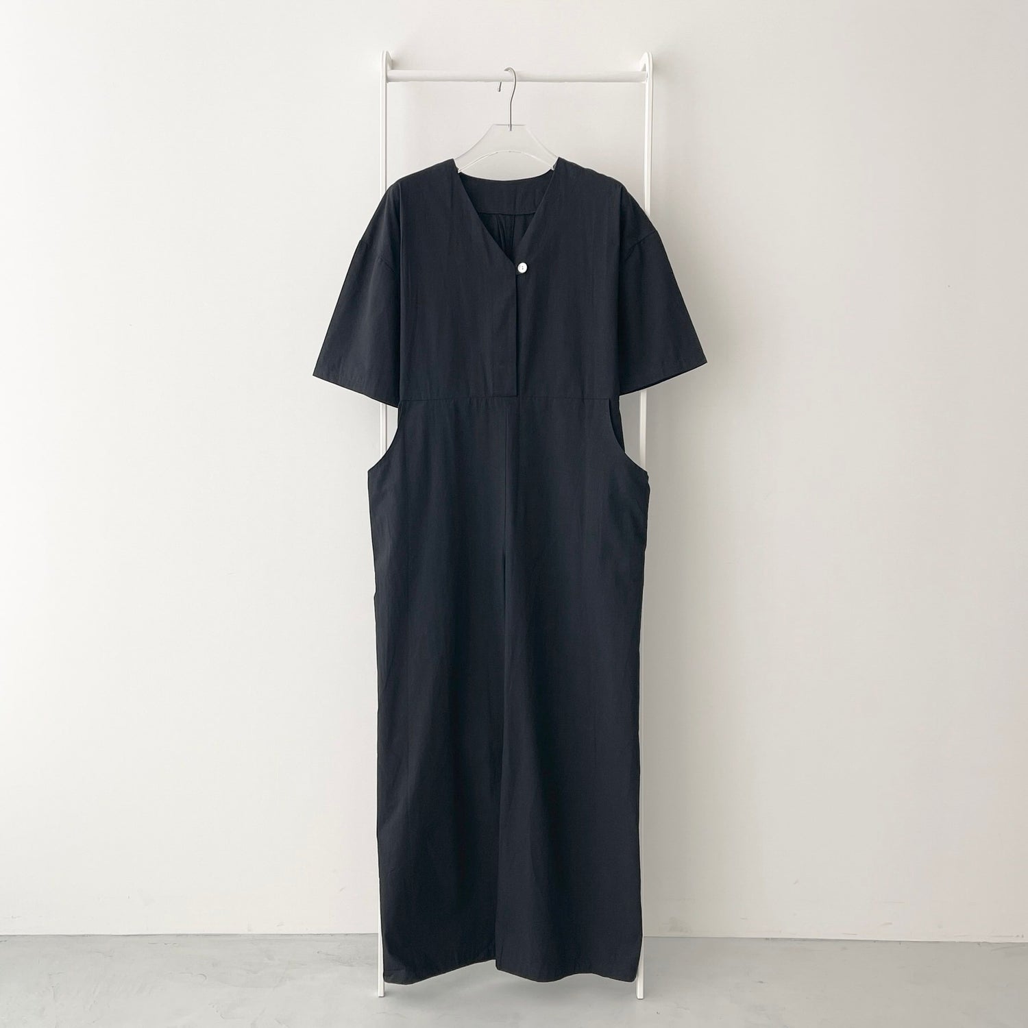 【SAMPLE】vneck all-in-one / black