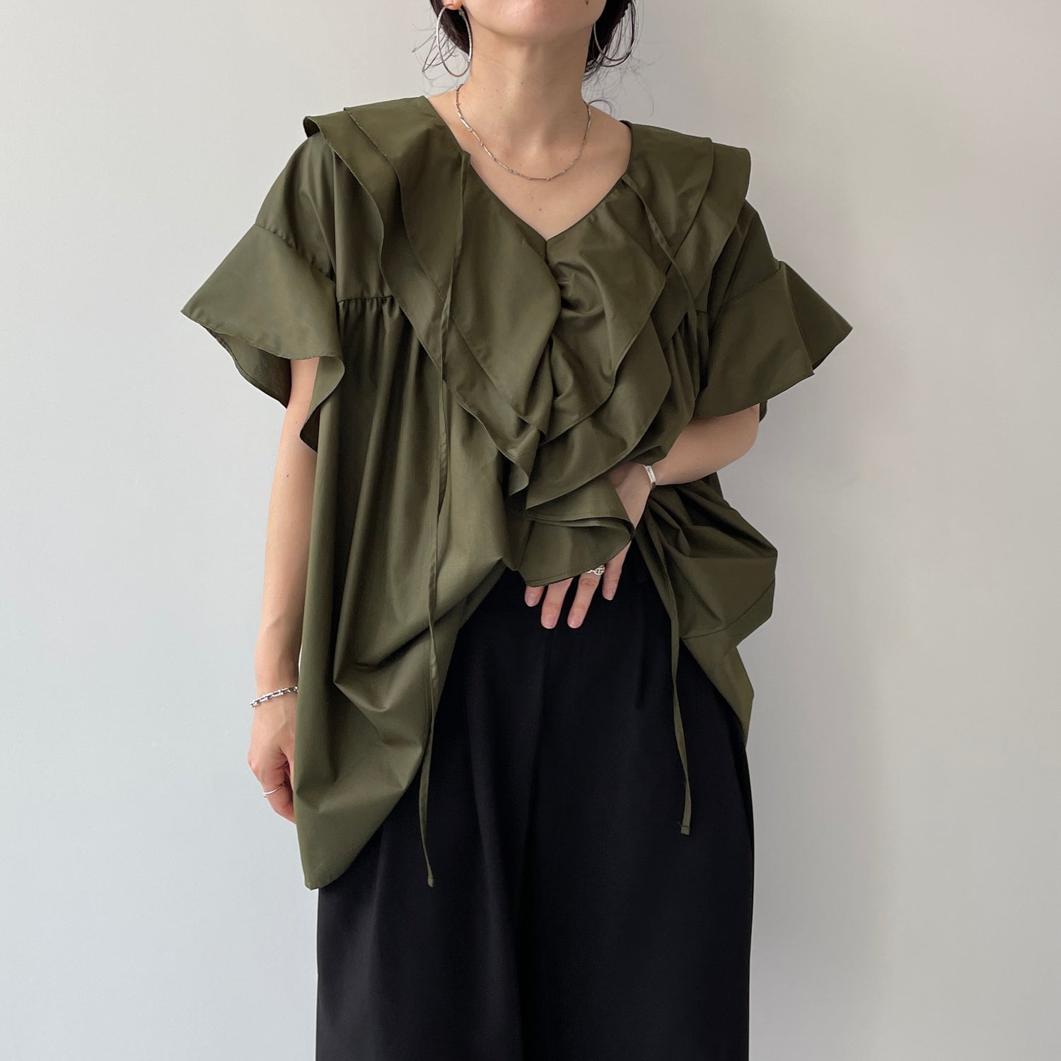 big collar frill half blouse / khaki