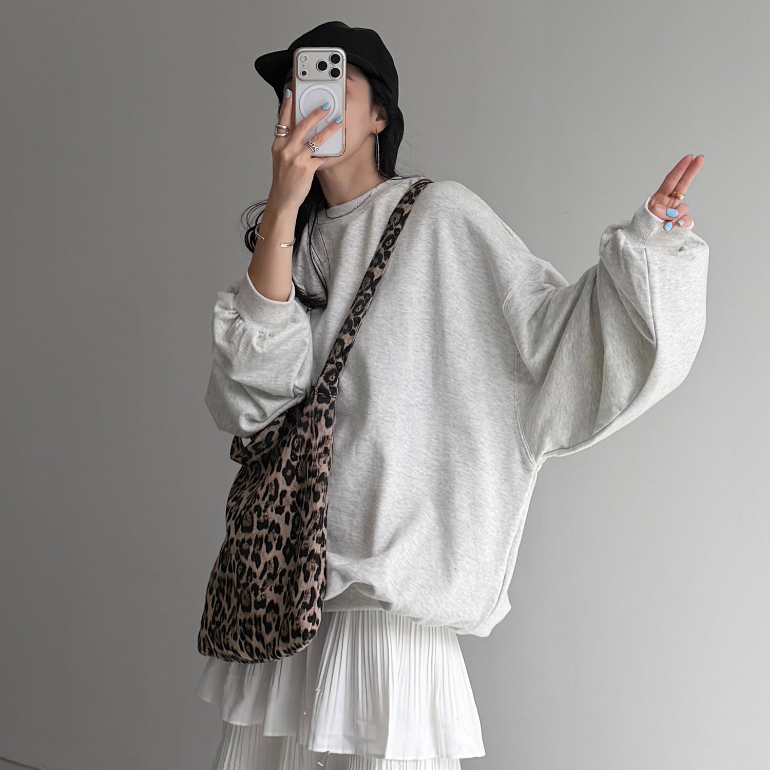 URAKE OSUMITSUKI sweat / oatmeal