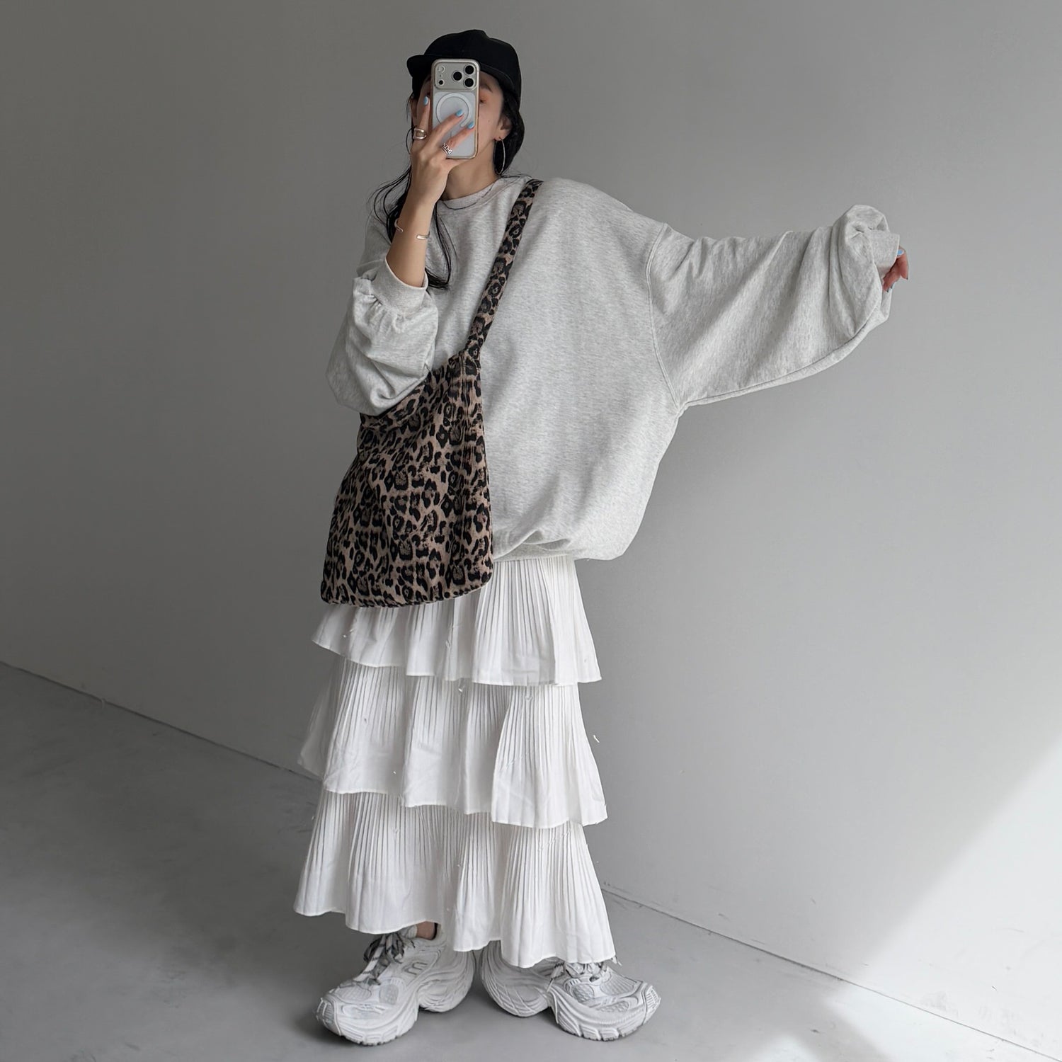 URAKE OSUMITSUKI sweat / oatmeal