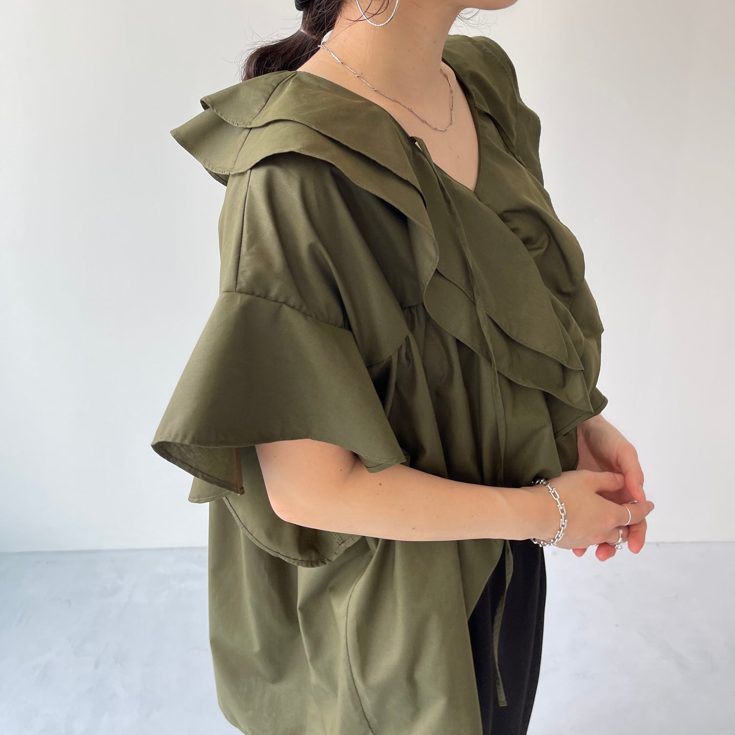 big collar frill half blouse / khaki