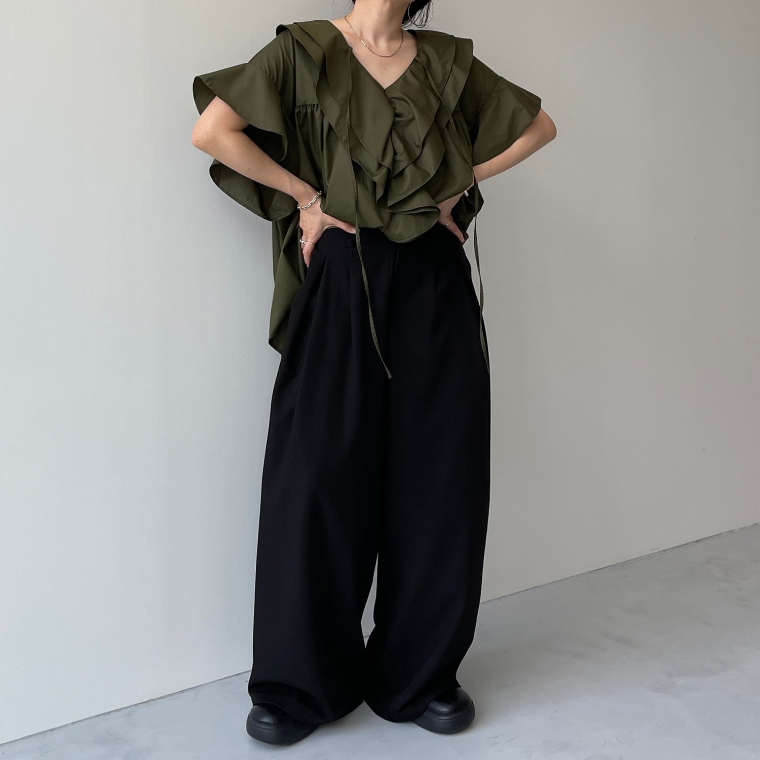 big collar frill half blouse / khaki