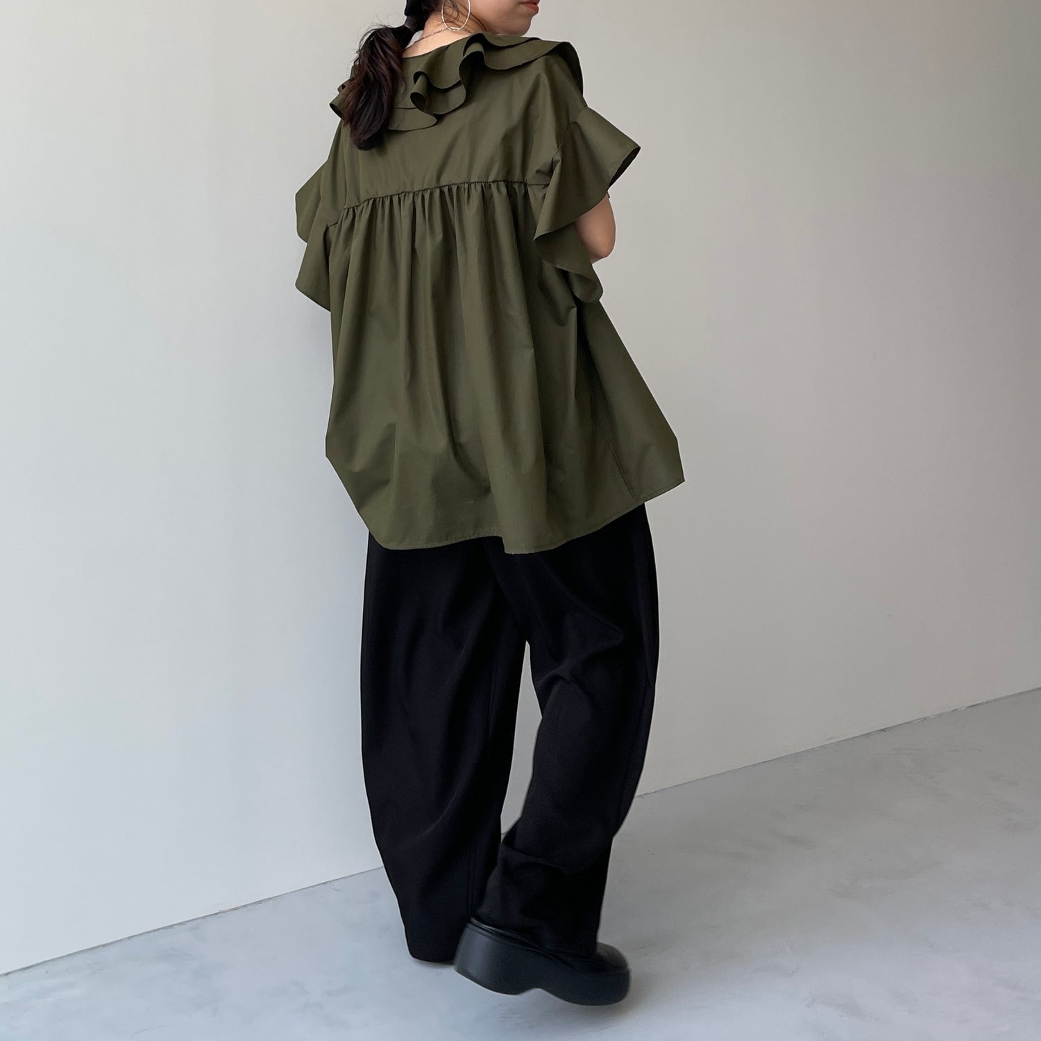 big collar frill half blouse / khaki