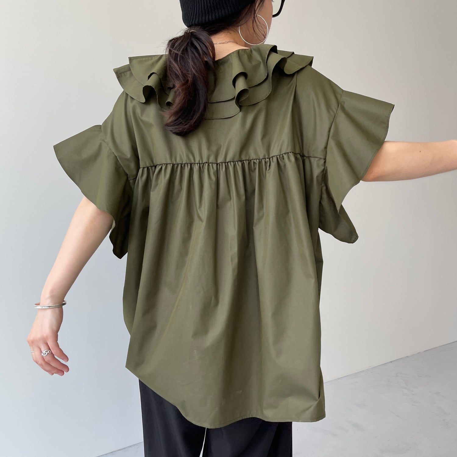 big collar frill half blouse / khaki