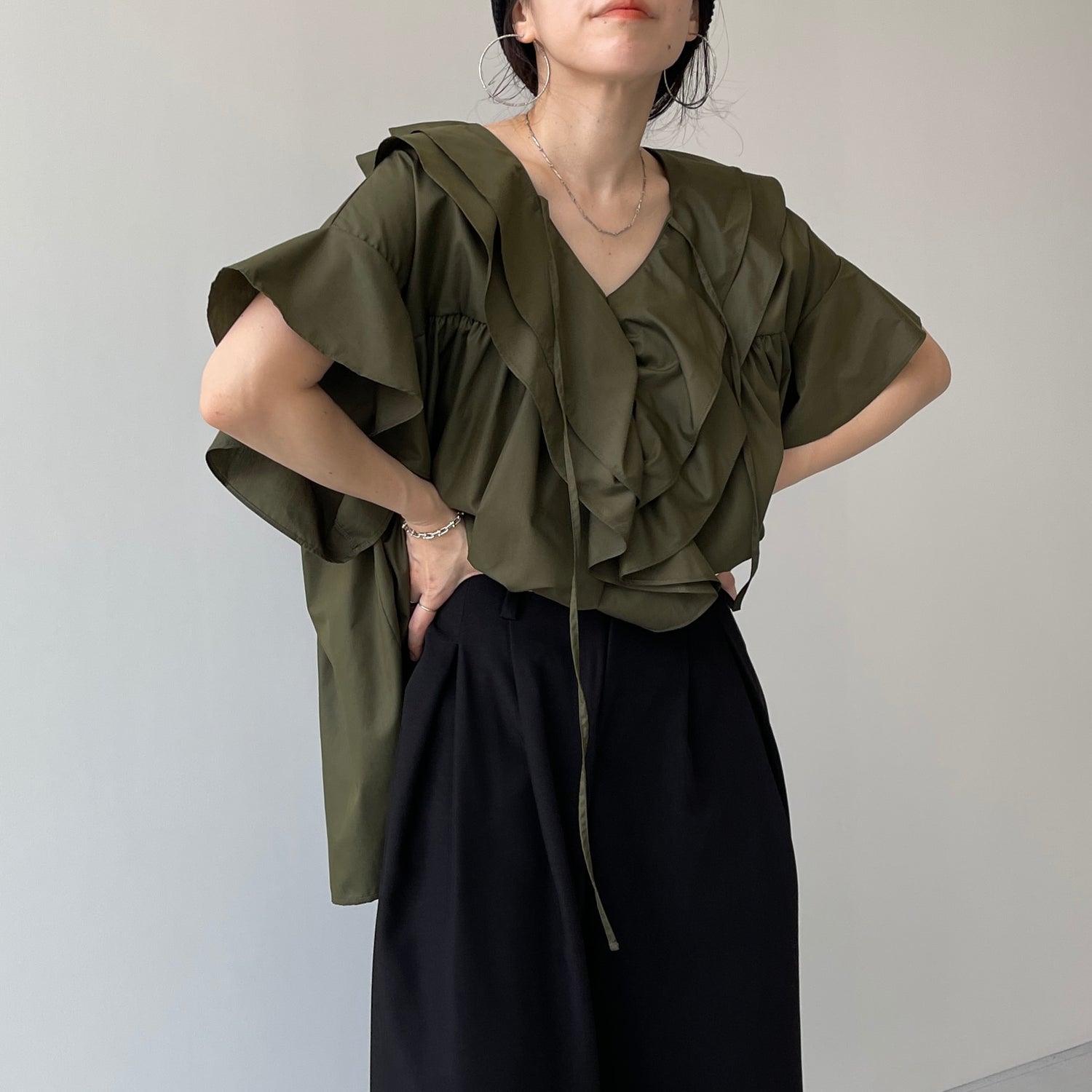 big collar frill half blouse / khaki