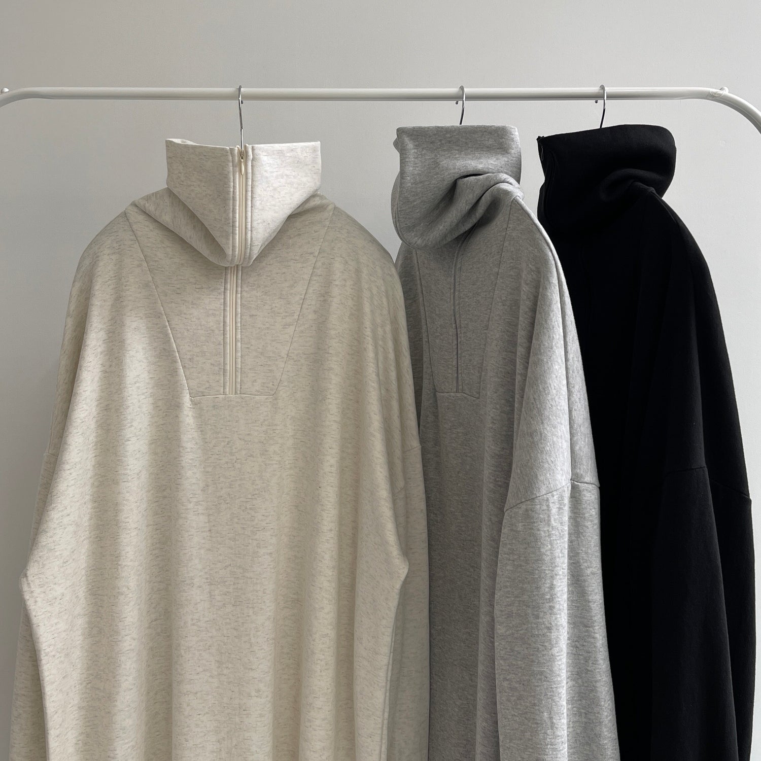 【SAMPLE】high neck half zip up one piece / ivory