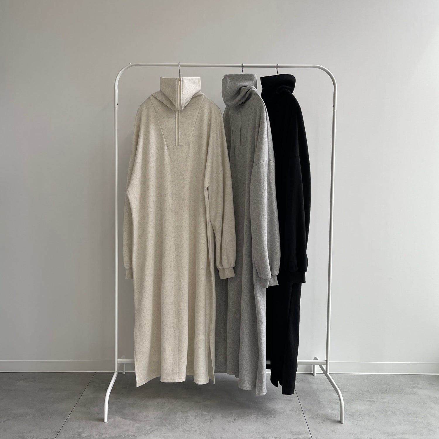 【SAMPLE】high neck half zip up one piece / ivory