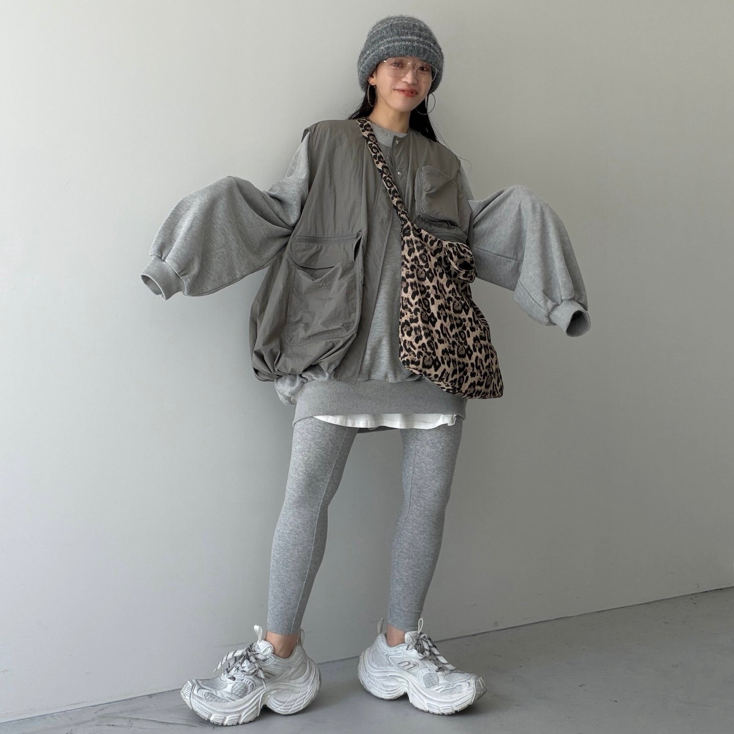URAKE OSUMITSUKI sweat / gray