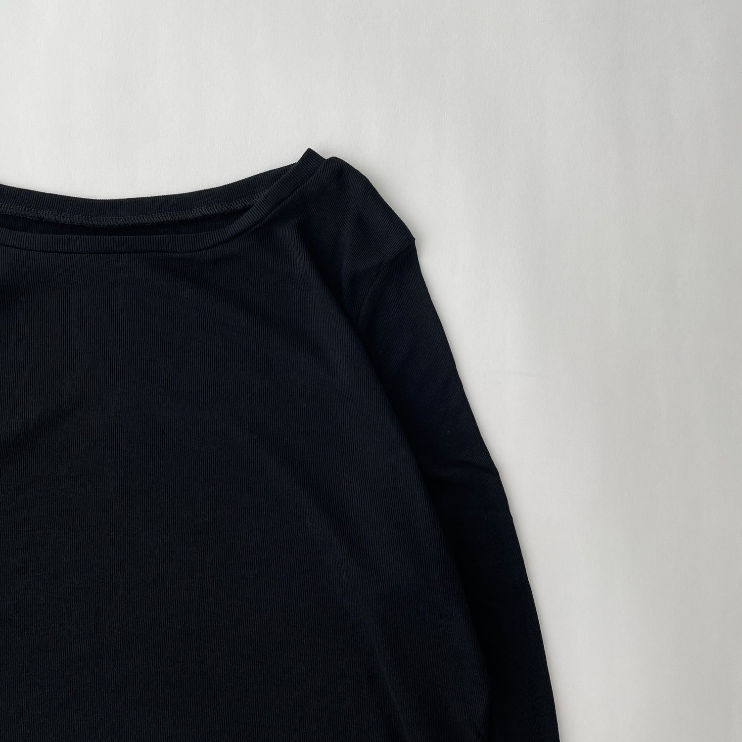 KASANE sheer tee / black