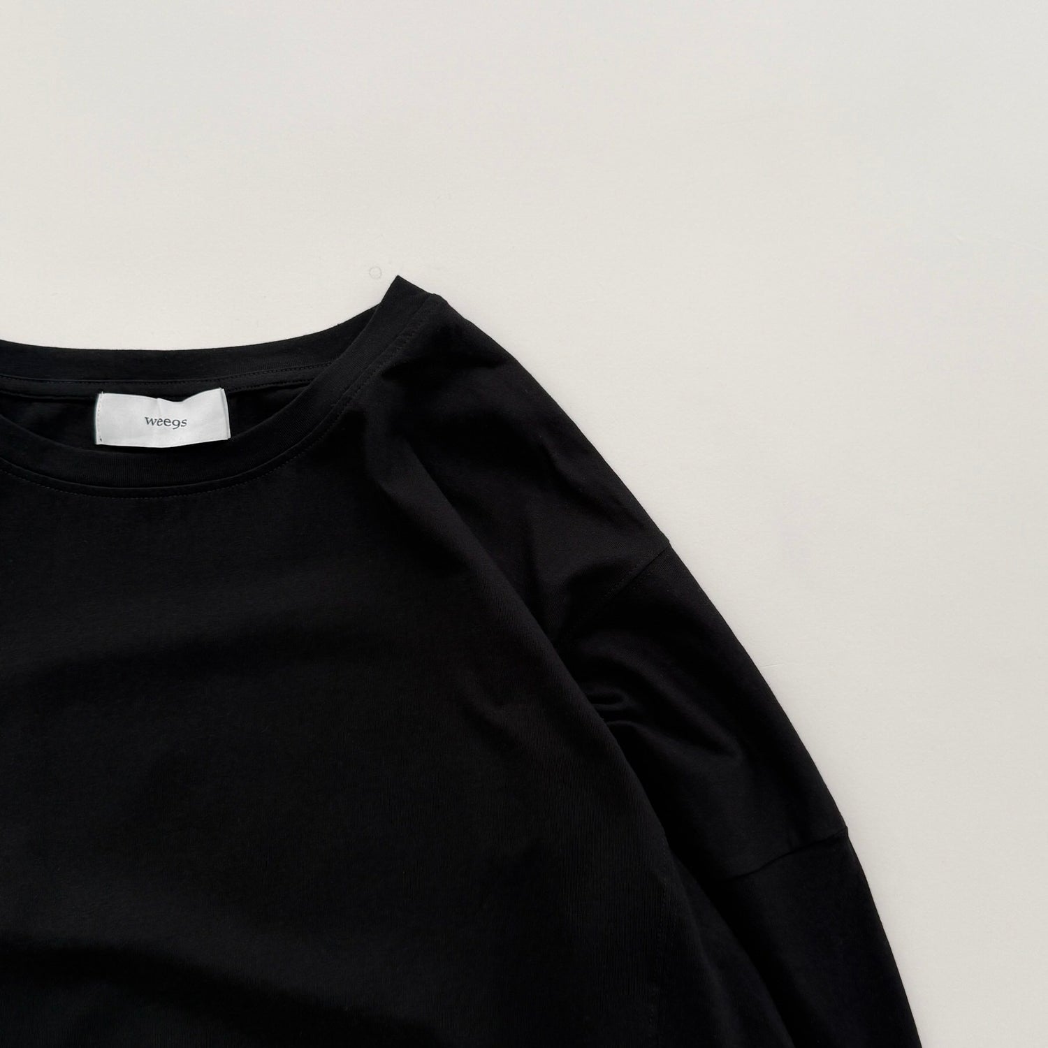 【SAMPLE】drop shoulder front slit tee / black