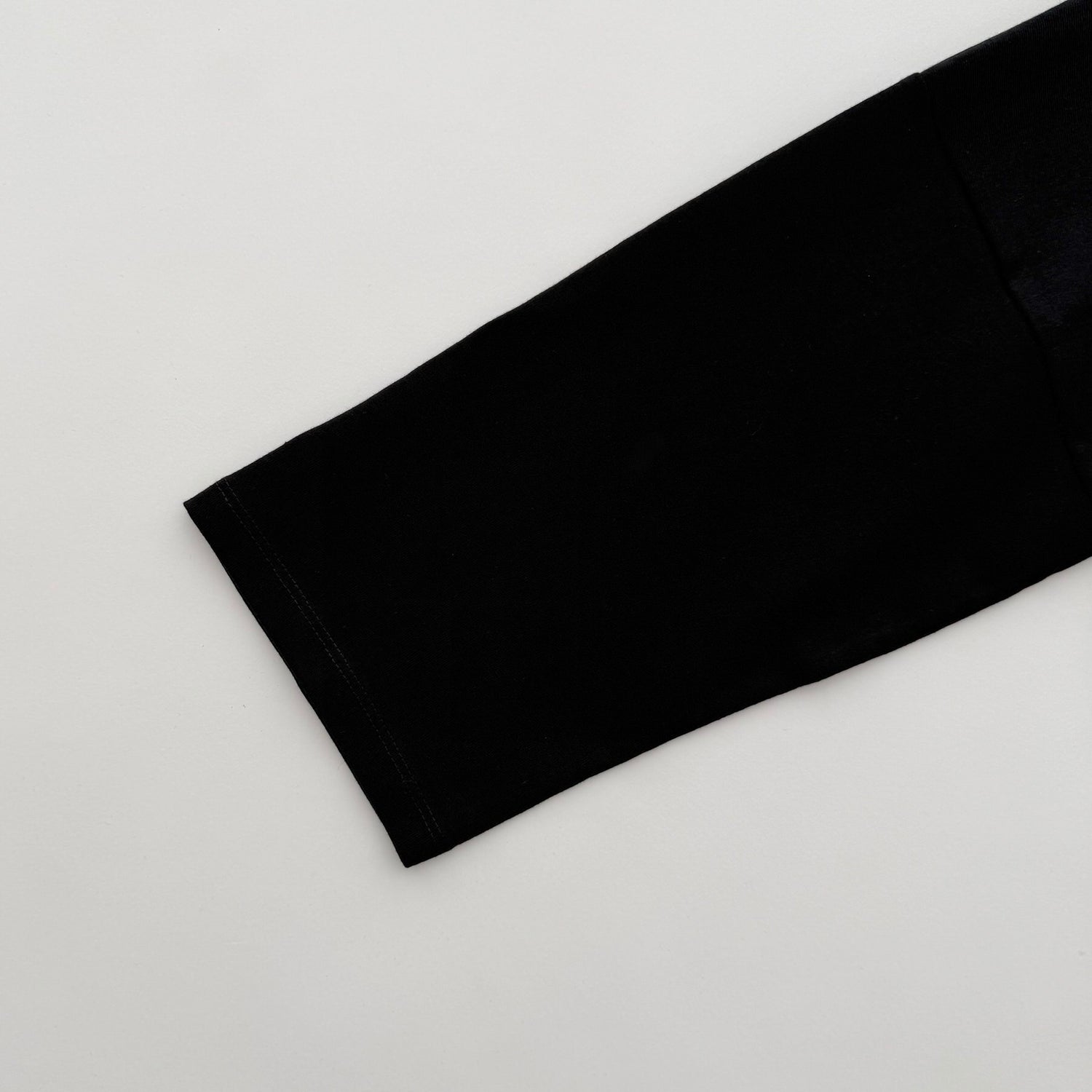 【SAMPLE】drop shoulder front slit tee / black
