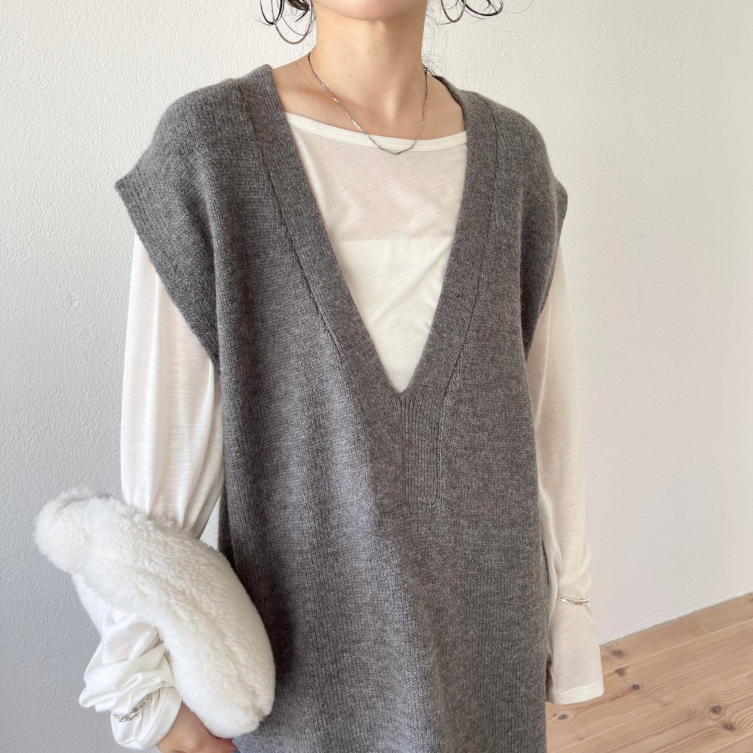 v neck knit vest one piece / gray