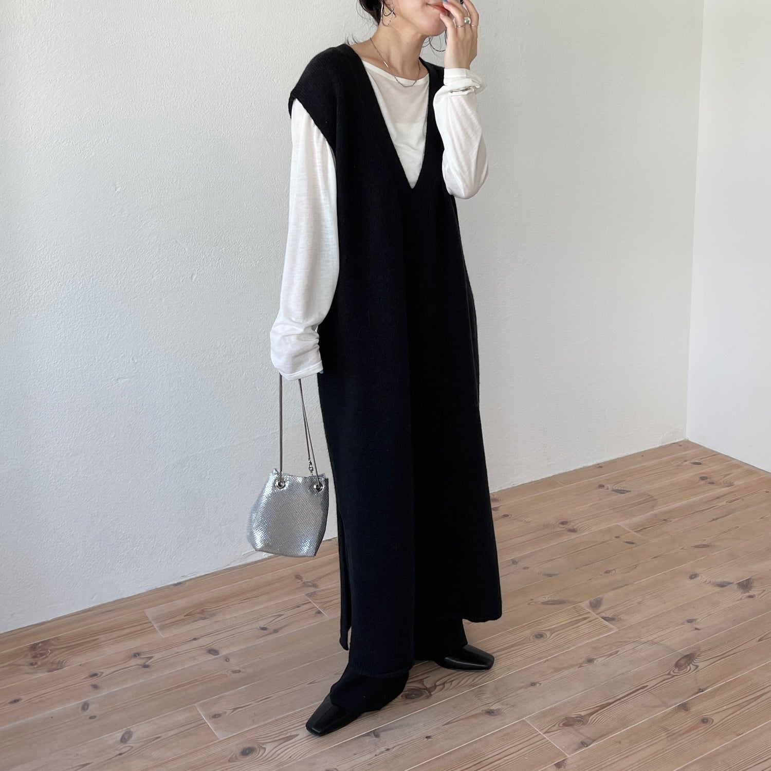 【SAMPLE】v neck knit vest one piece / black