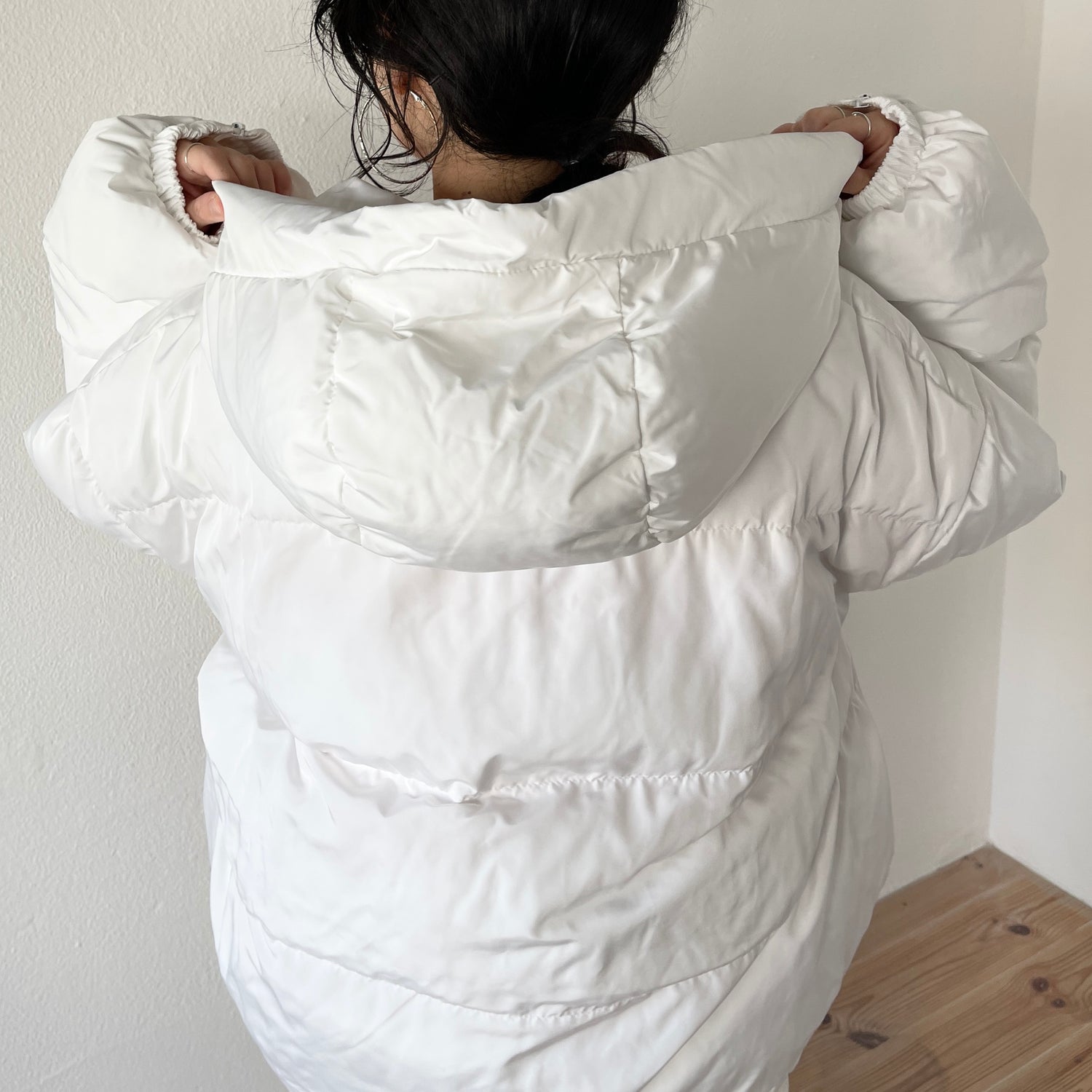 volume sleeve hoodie down / white