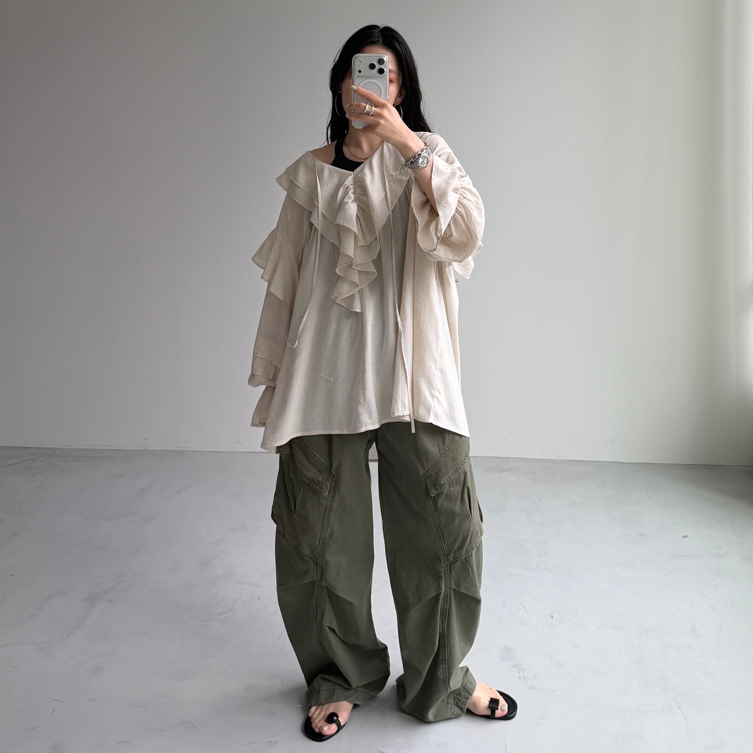 big collar frill blouse / linen beige