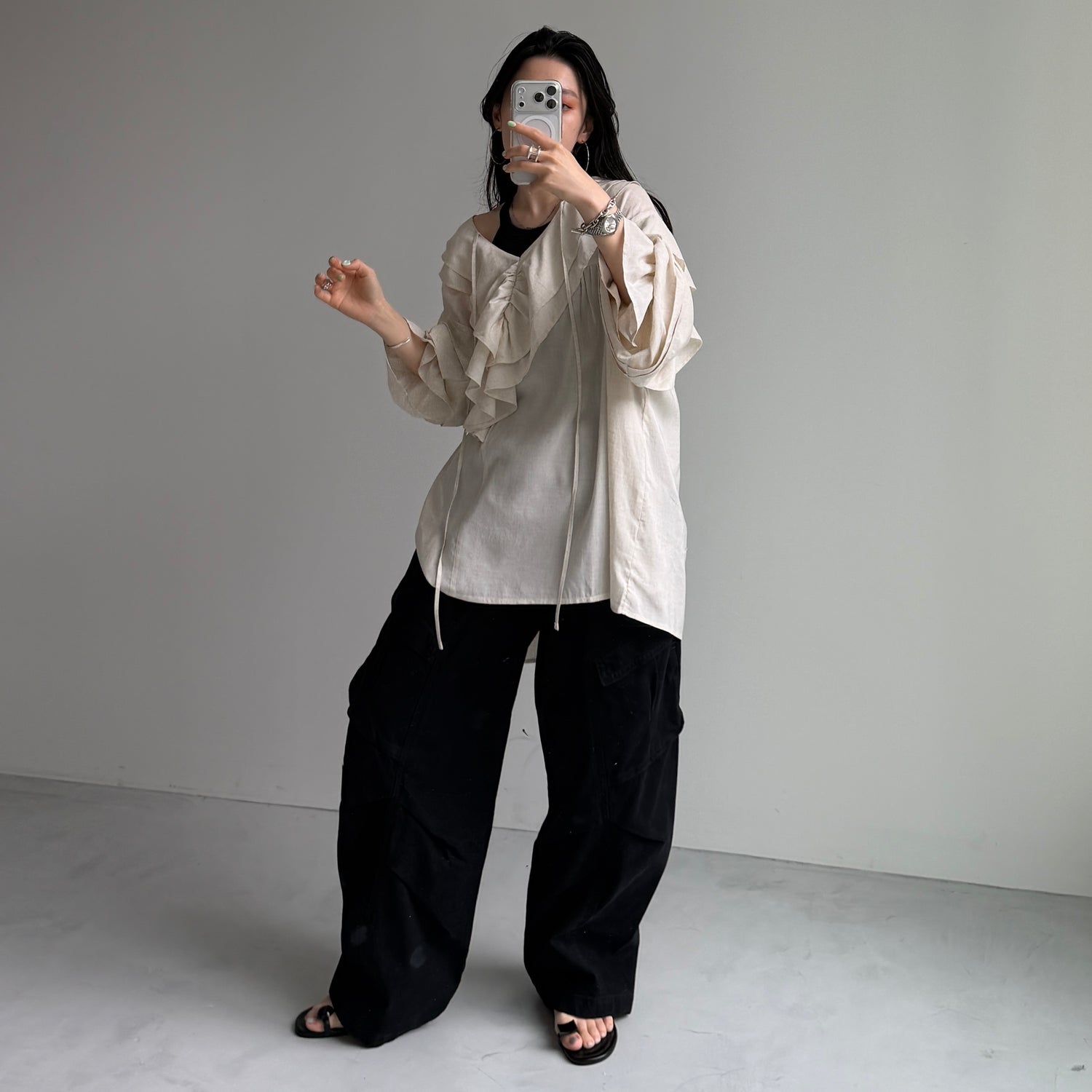 big collar frill blouse / linen beige