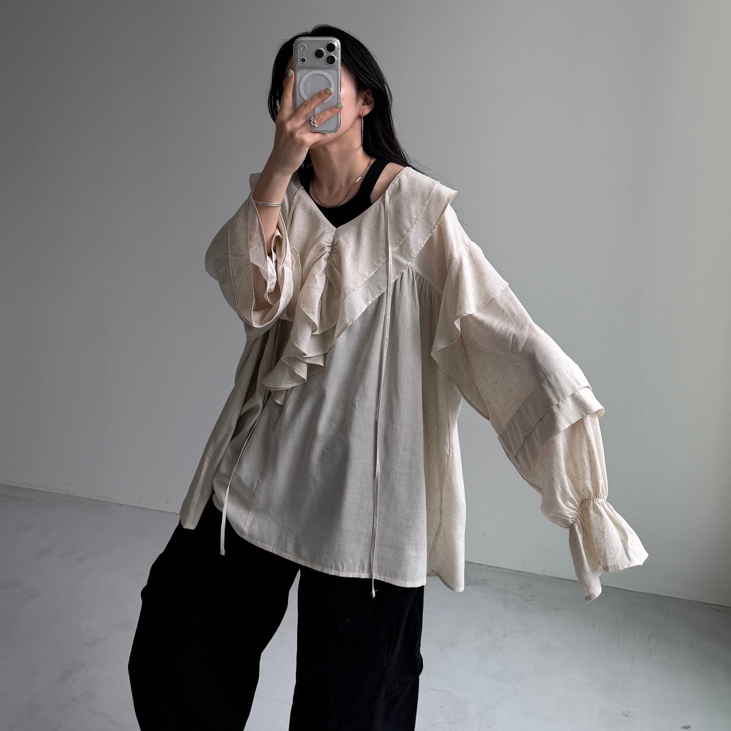big collar frill blouse / linen beige