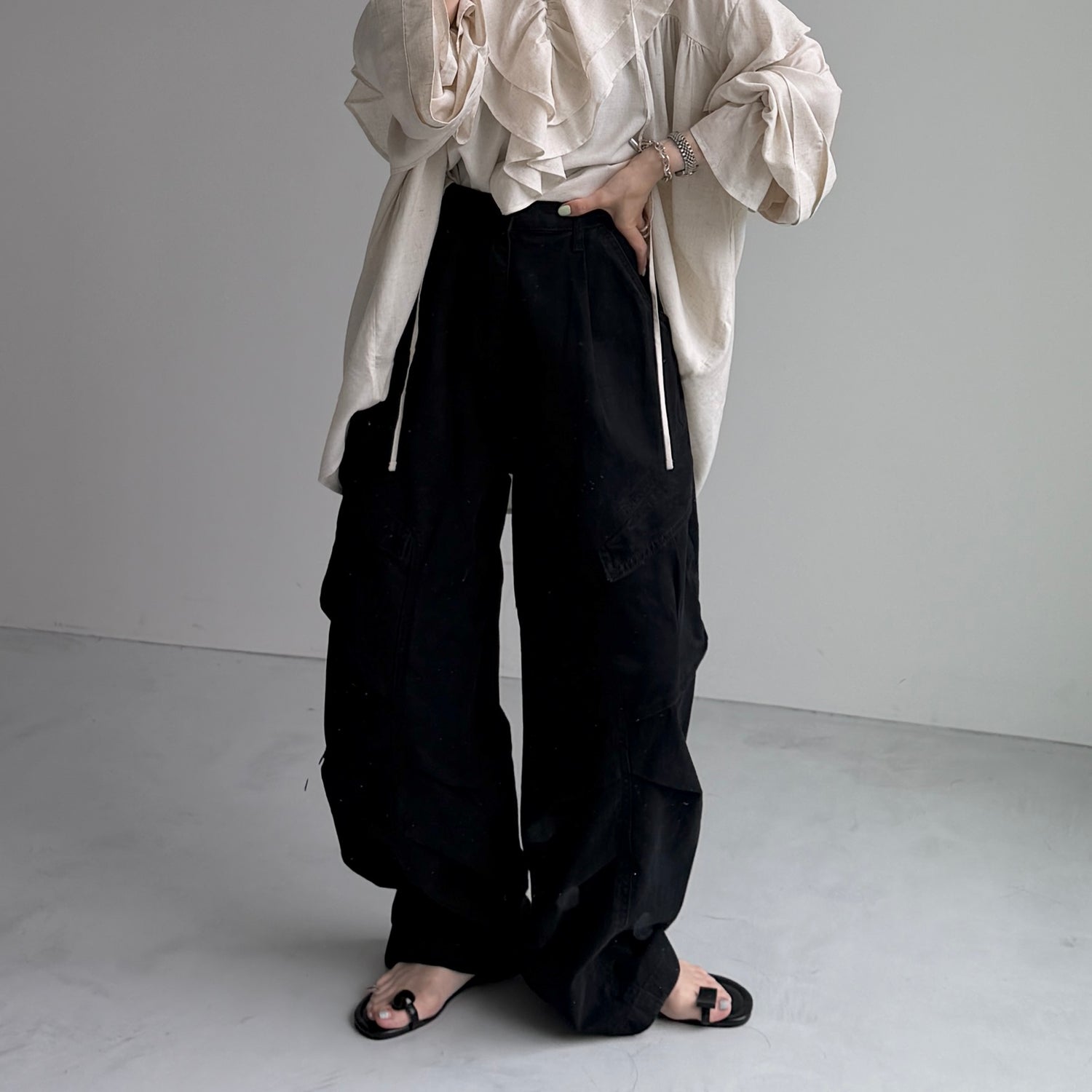 vintage like curve cargo pants / black
