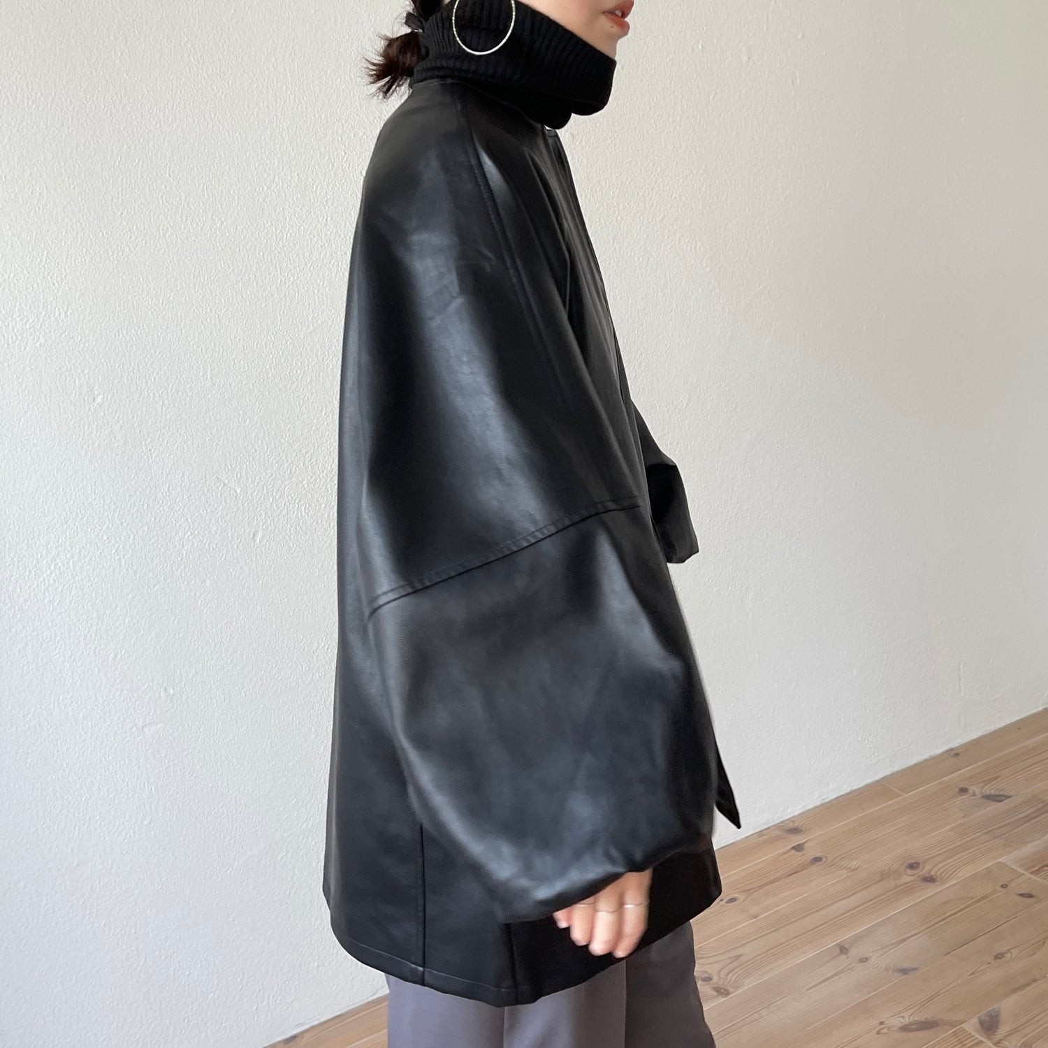 volume sleeve fake leather coat / black （ツーウェイオーバーサイズ