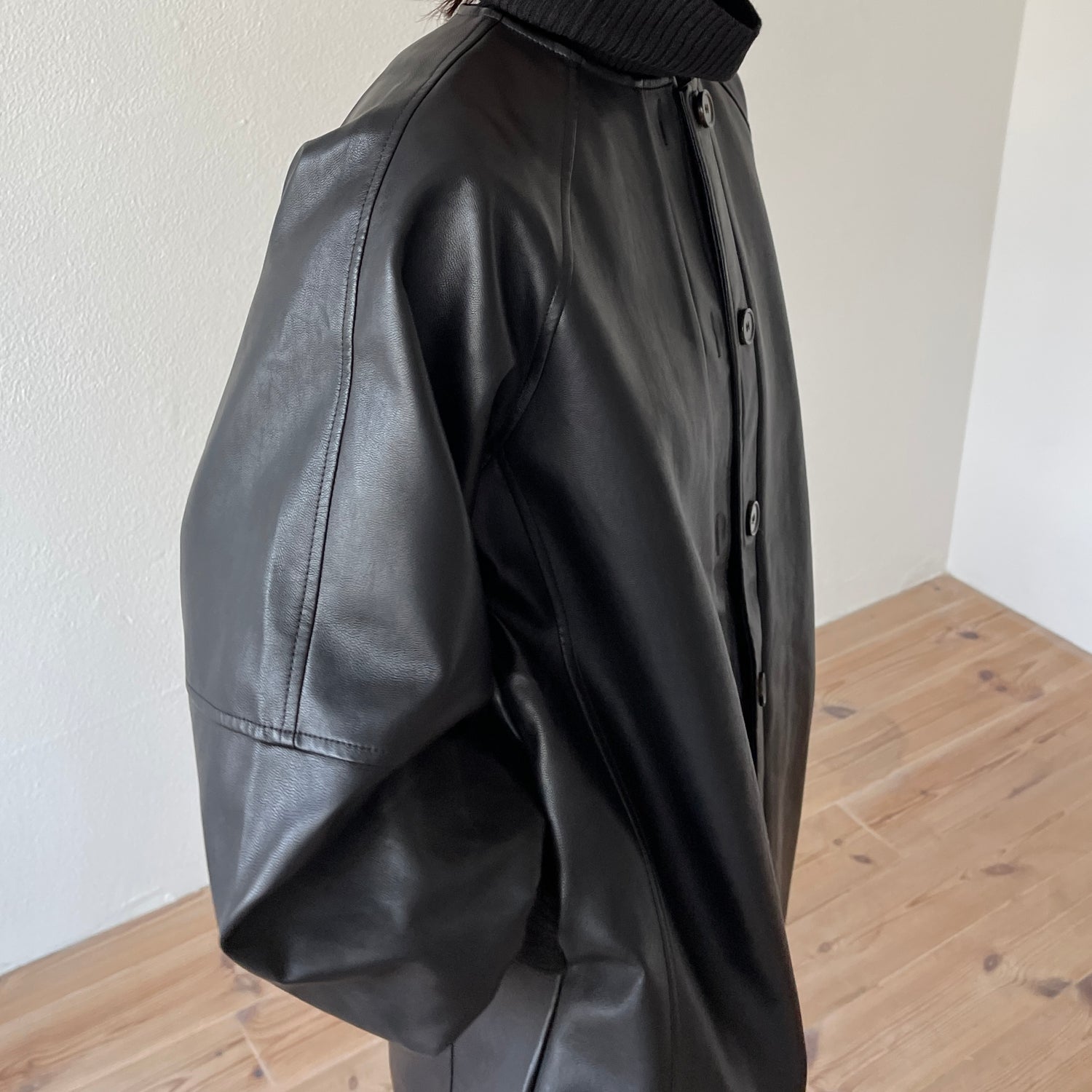 volume sleeve fake leather coat / black （ツーウェイオーバーサイズ