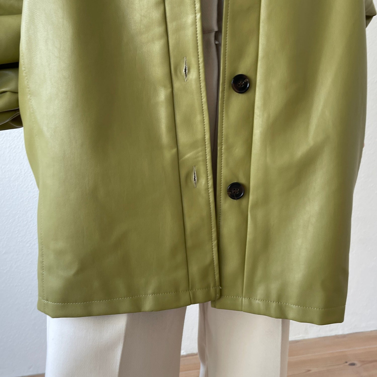 【SAMPLE】volume sleeve fake leather coat / olive