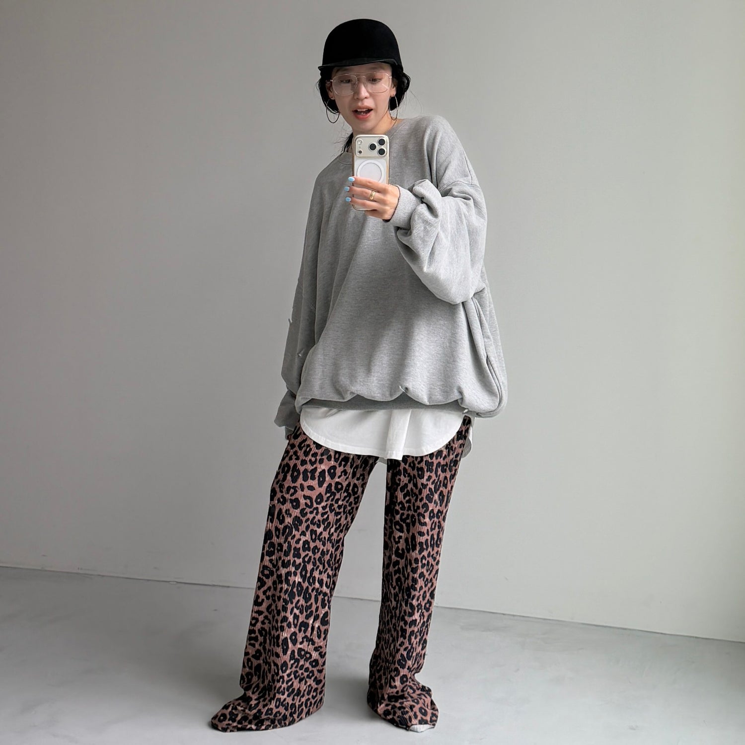 URAKE OSUMITSUKI sweat / gray
