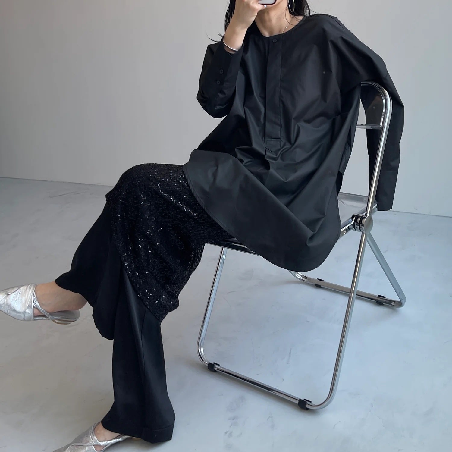 relax satin pants / black