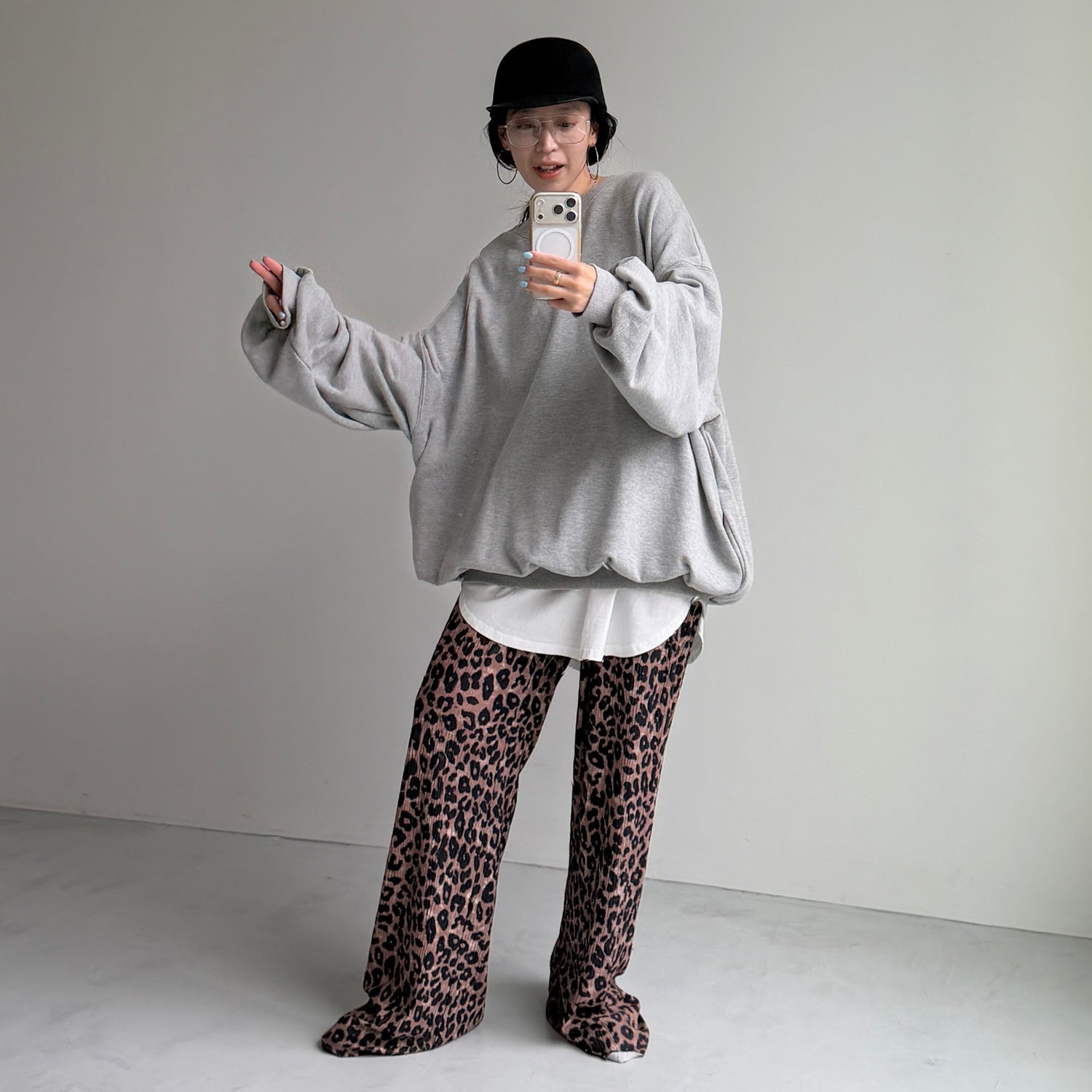 URAKE OSUMITSUKI sweat / gray