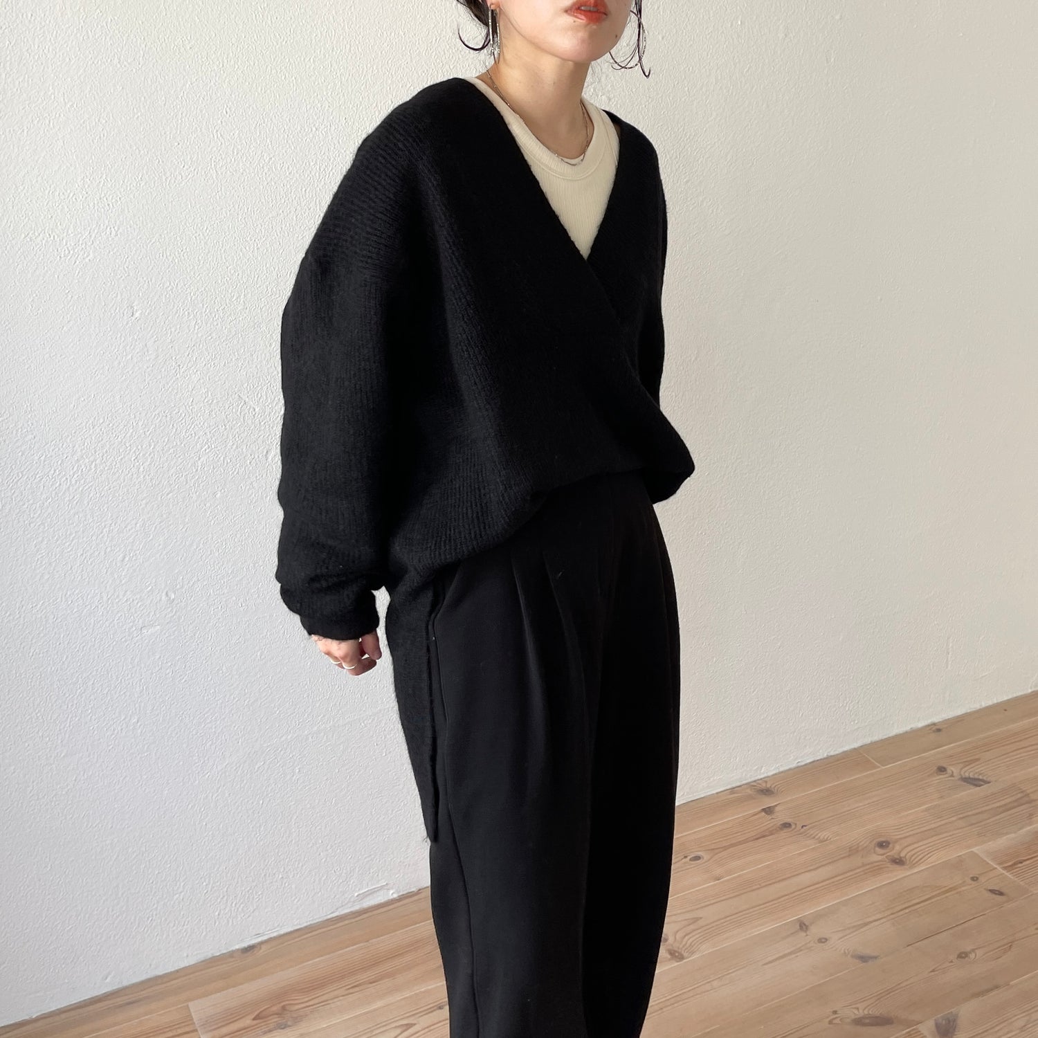 over size v neck loose knit / black