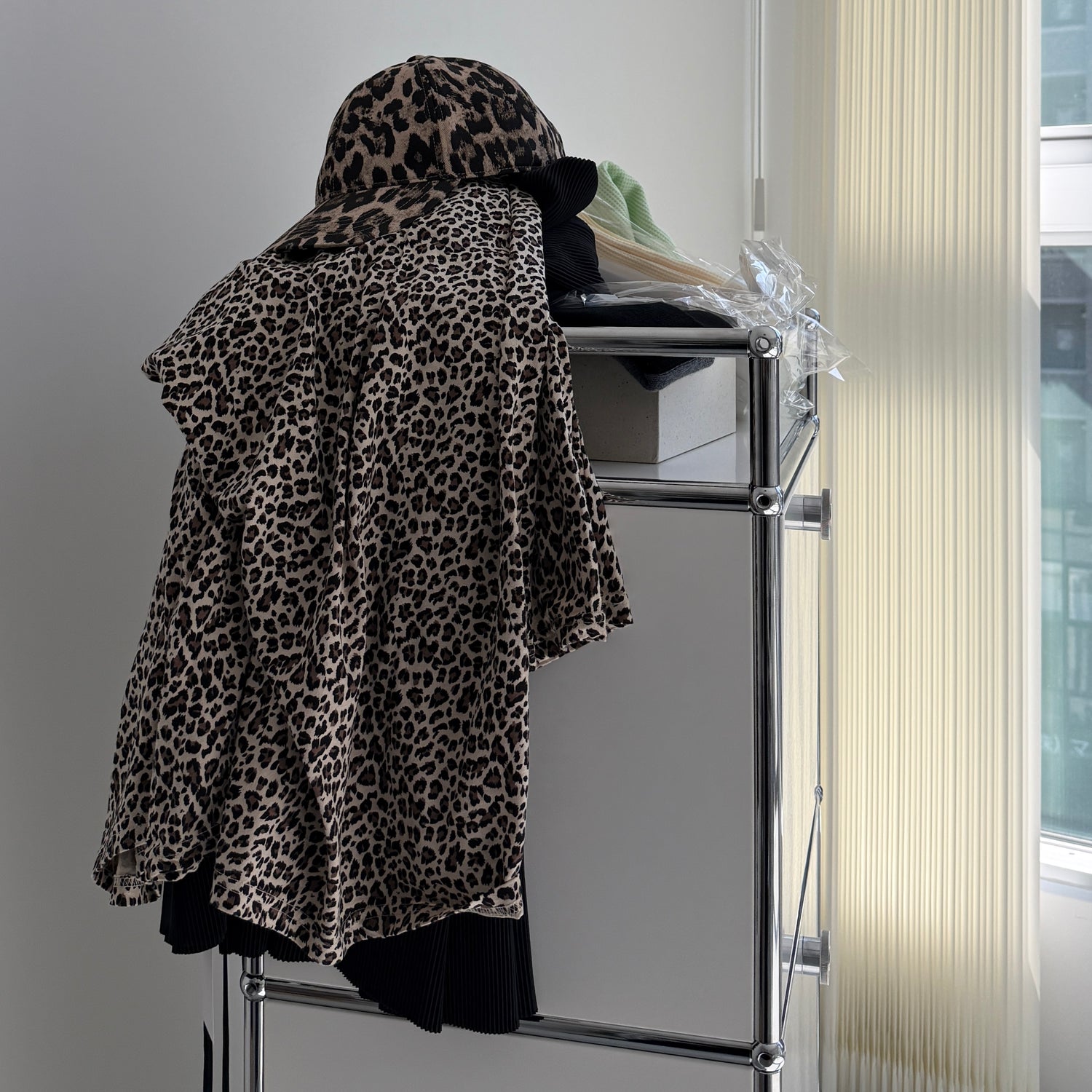 plus one cap / leopard