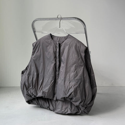 egg down vest / charcoal gray