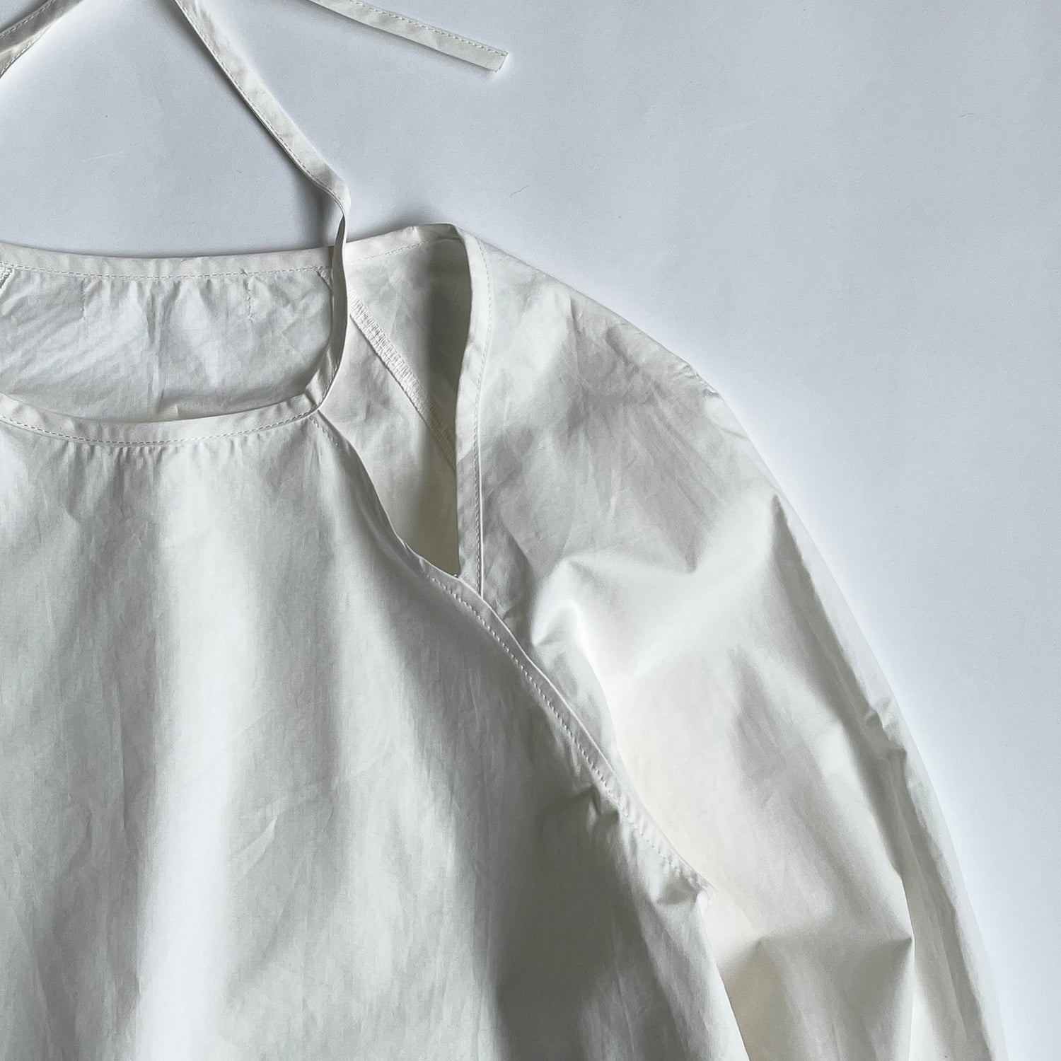 【SAMPLE】neck ribbon blouse / white