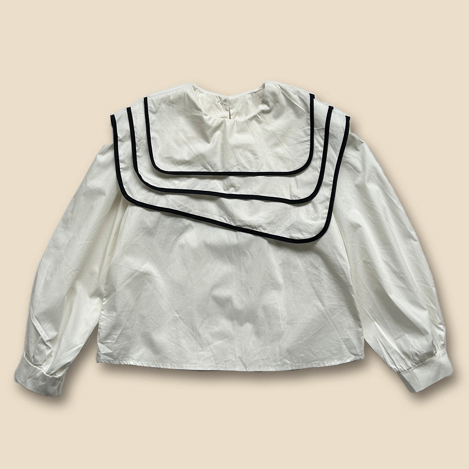 【SAMPLE】asymmetry big collar blouse / white