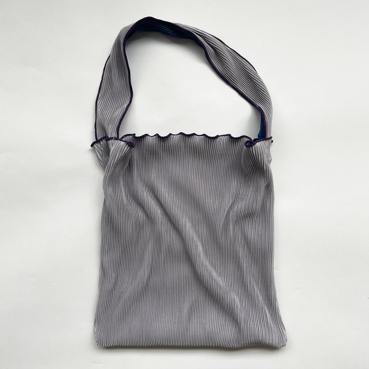 【SAMPLE】reversible pleats bag / blue×silver