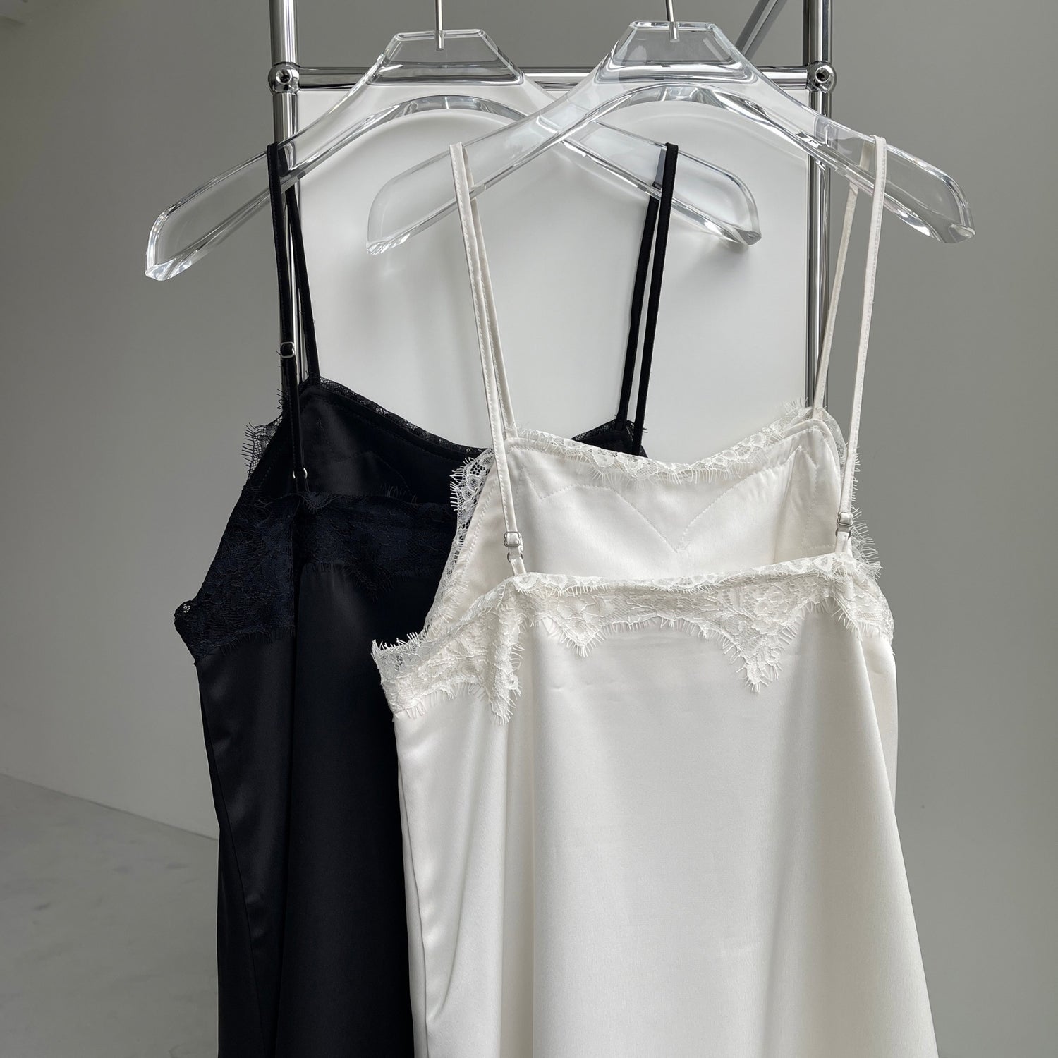milky lace camisole / black