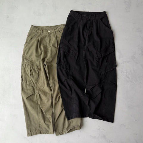 vintage like curve cargo pants / black