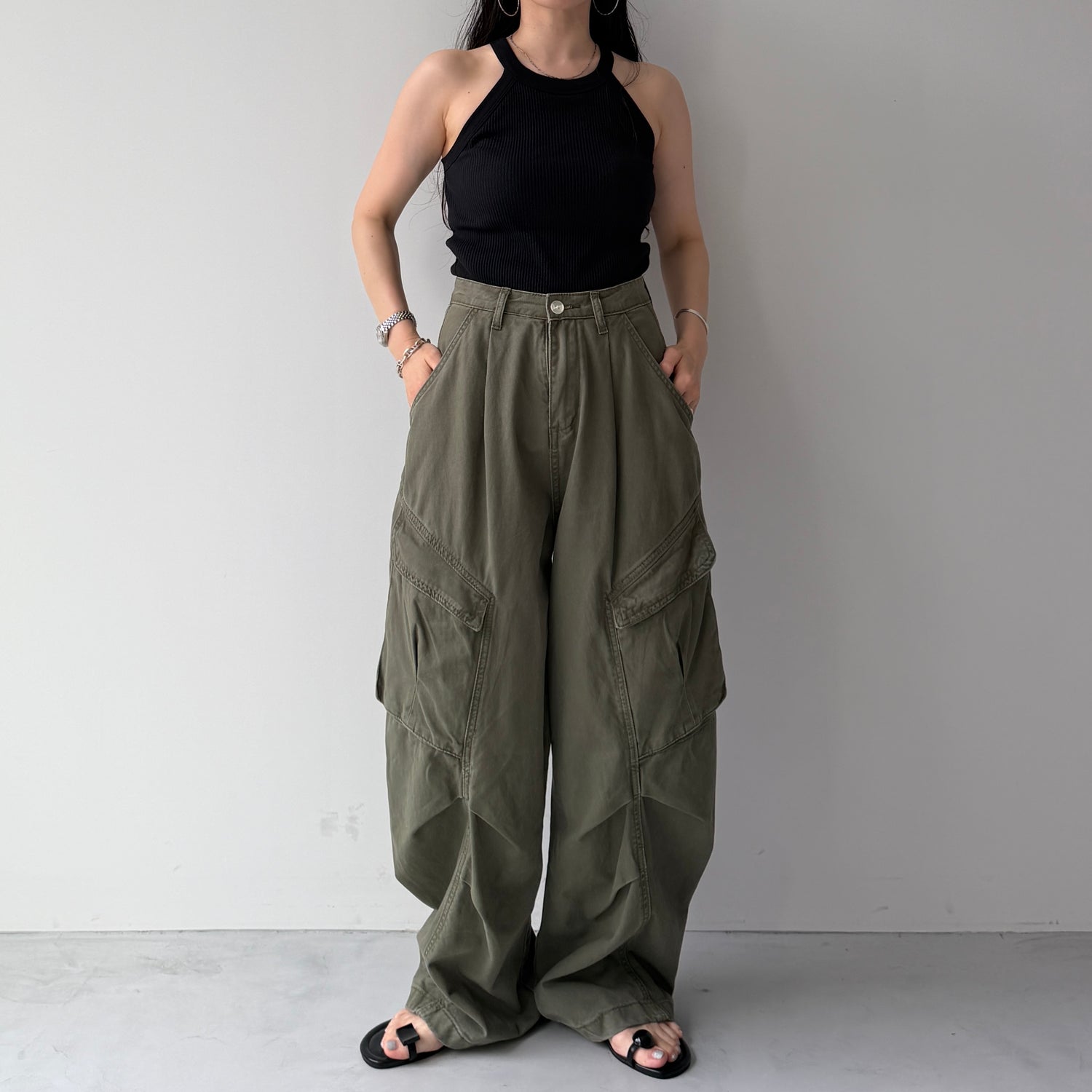 vintage like curve cargo pants / black
