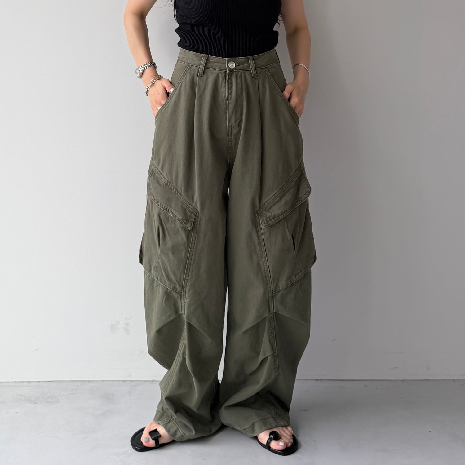 vintage like curve cargo pants / black
