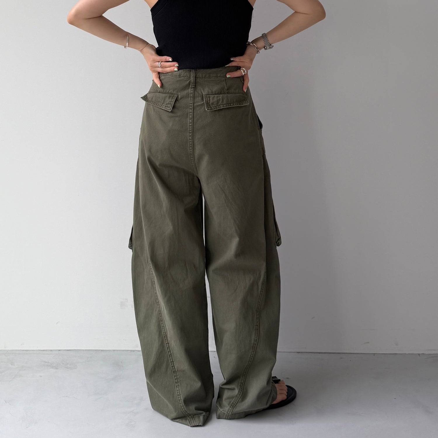 vintage like curve cargo pants / black