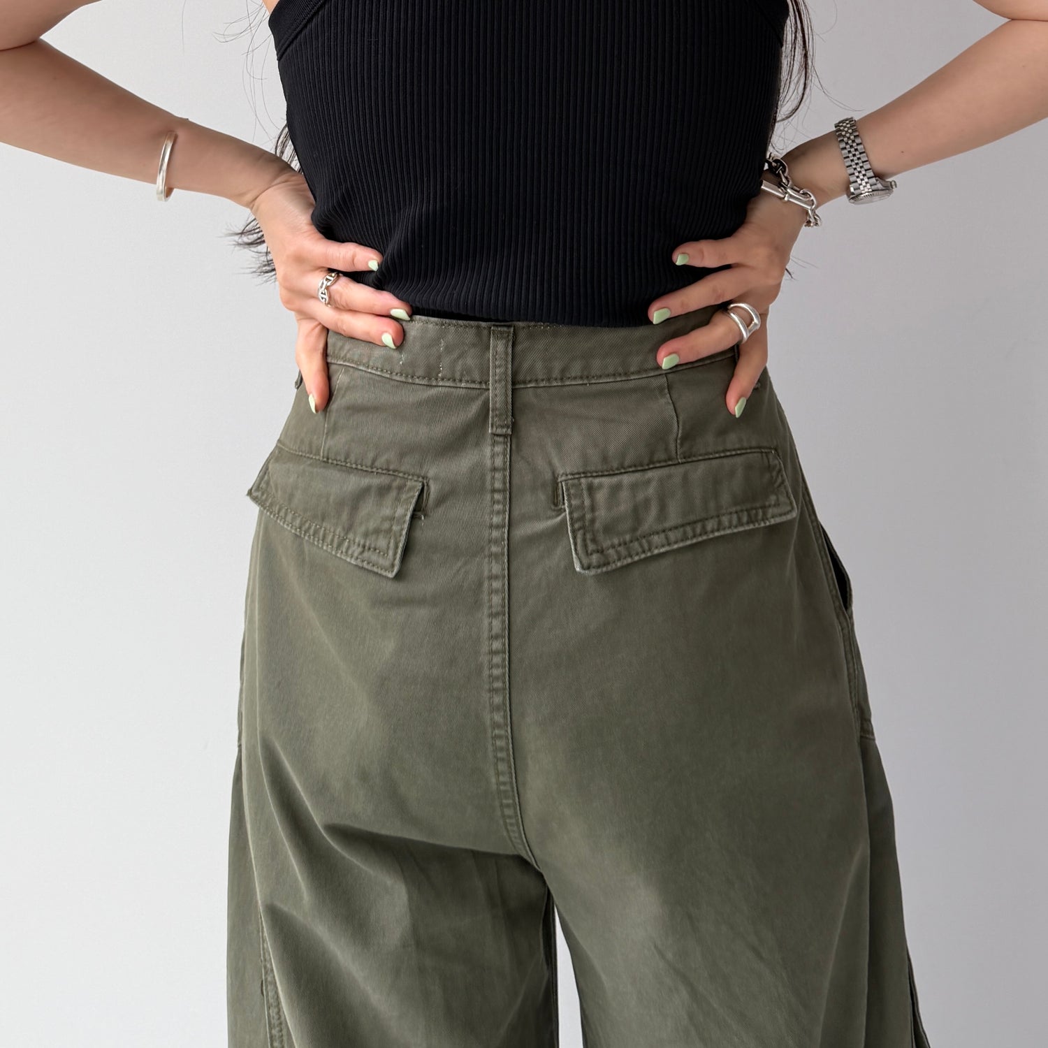 vintage like curve cargo pants / black
