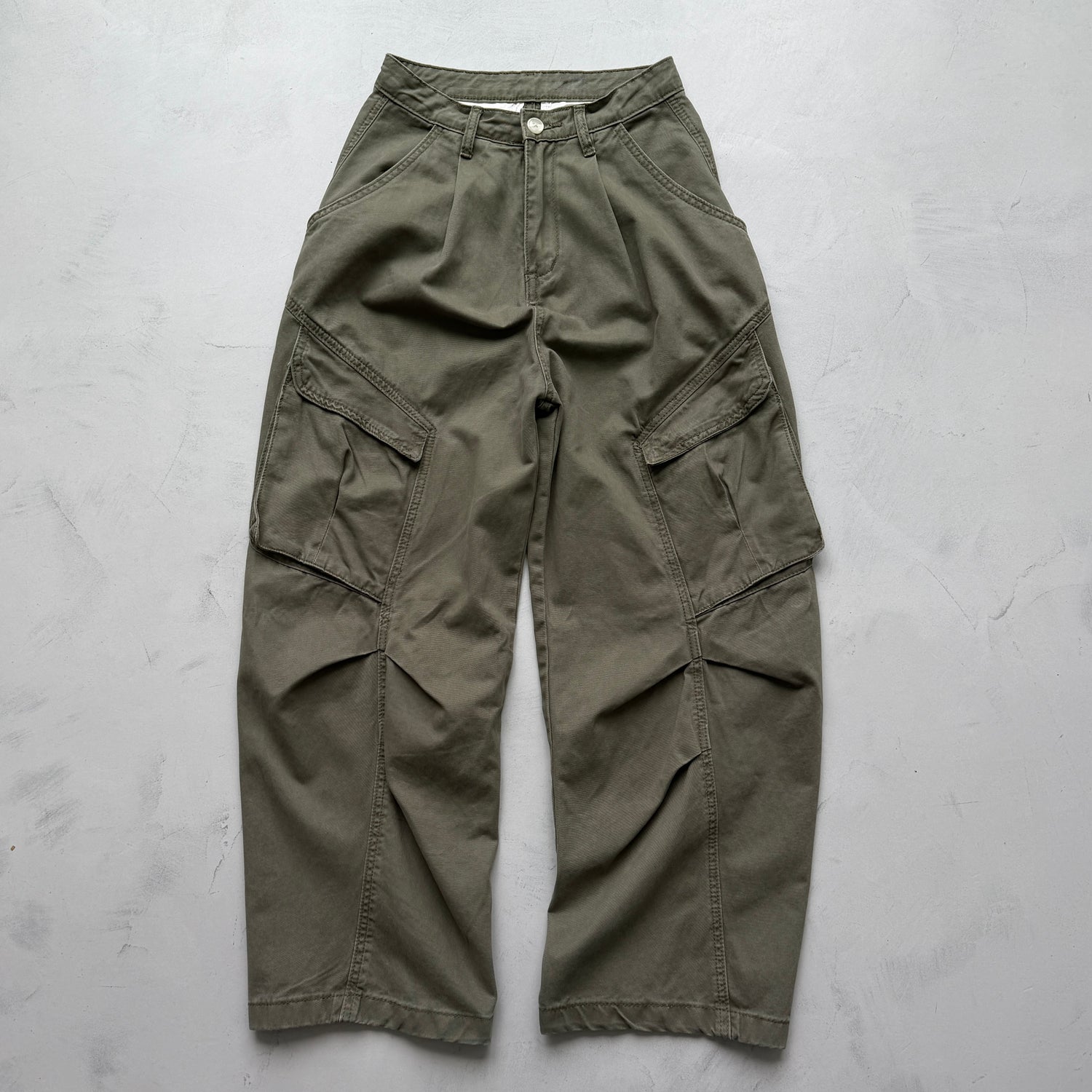 vintage like curve cargo pants / black