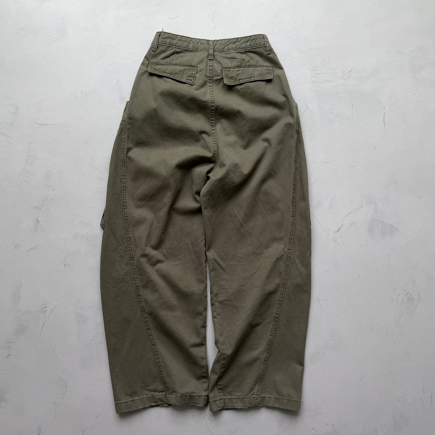 vintage like curve cargo pants / black
