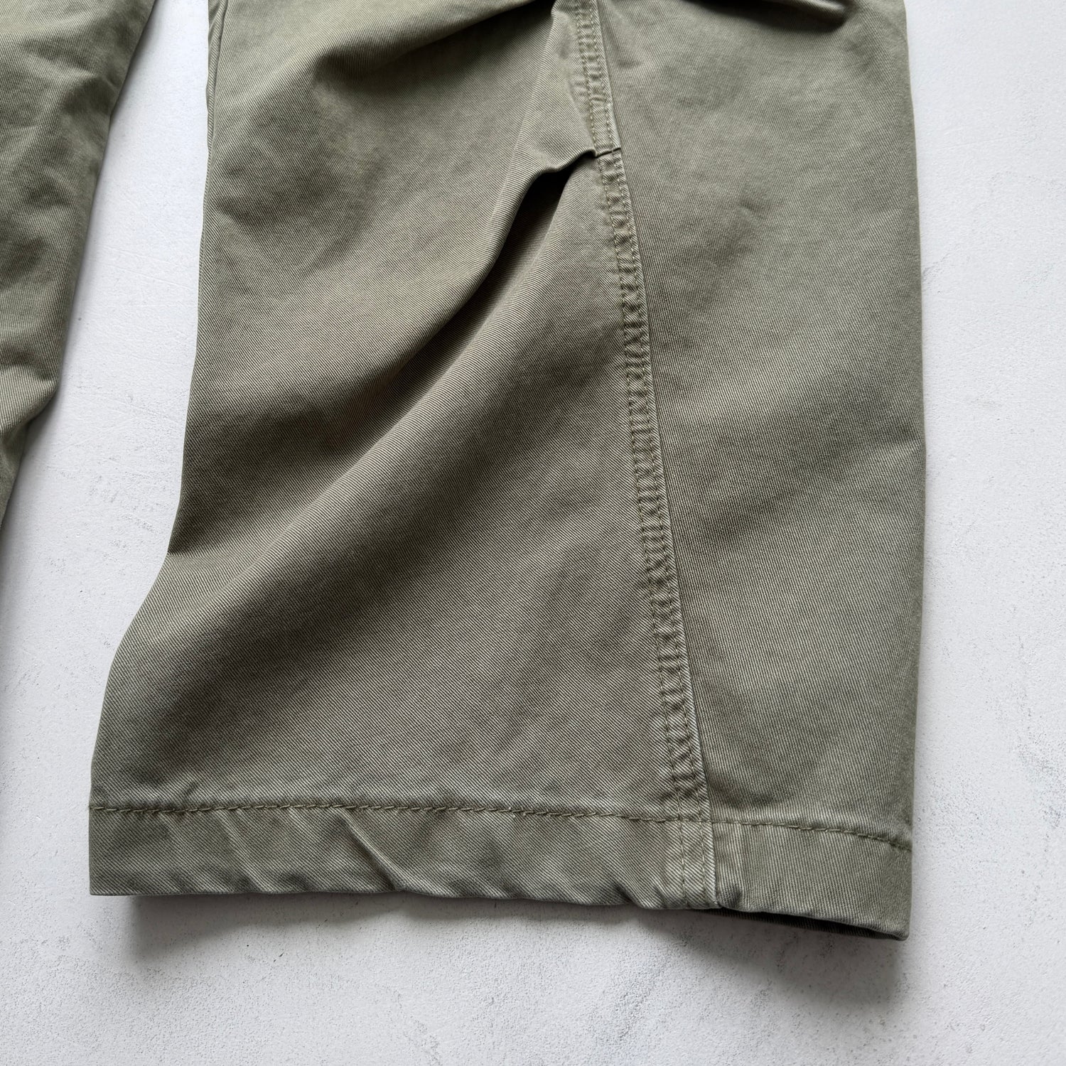 vintage like curve cargo pants / black