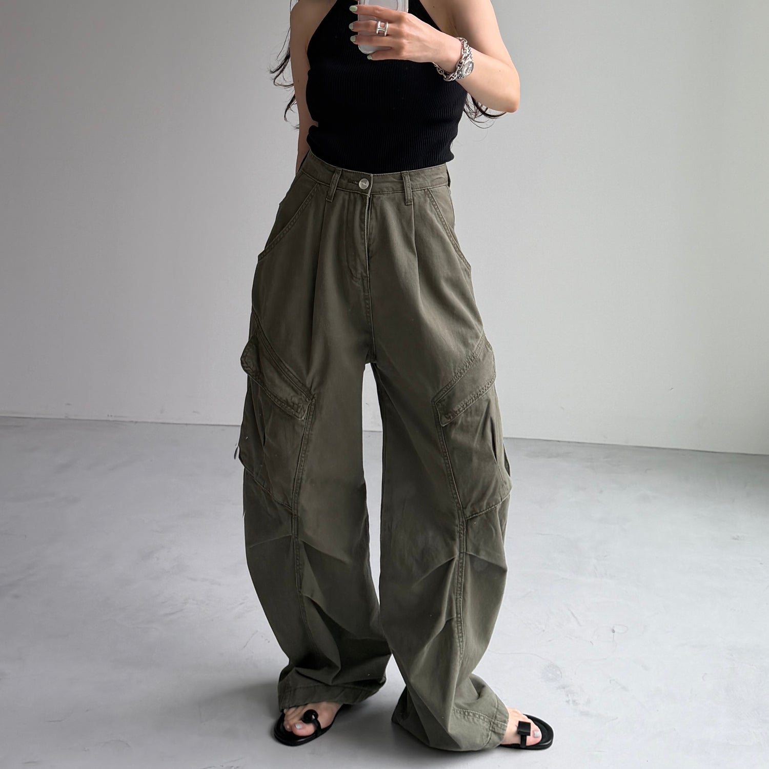 vintage like curve cargo pants / black