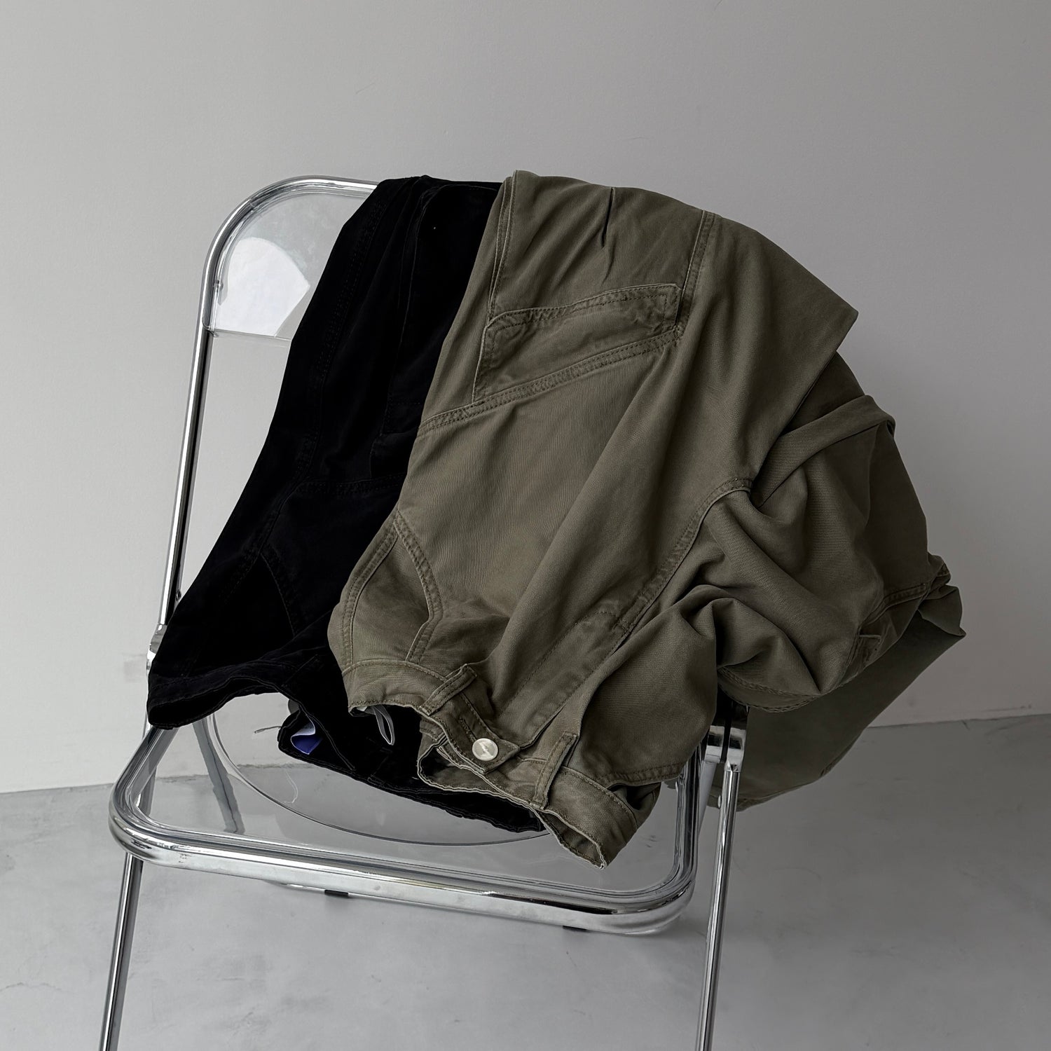 vintage like curve cargo pants / black