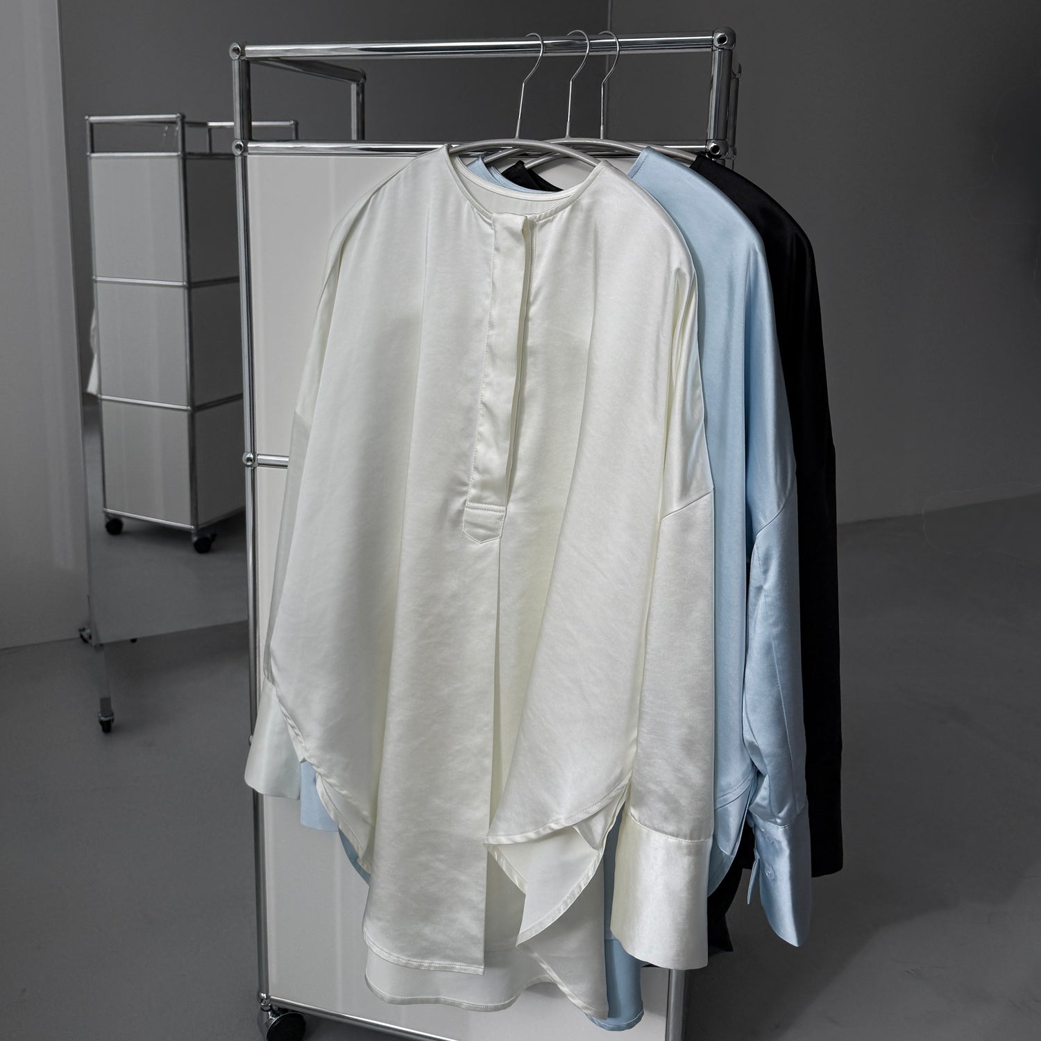 over size no collar mannish satin shirt / ivory