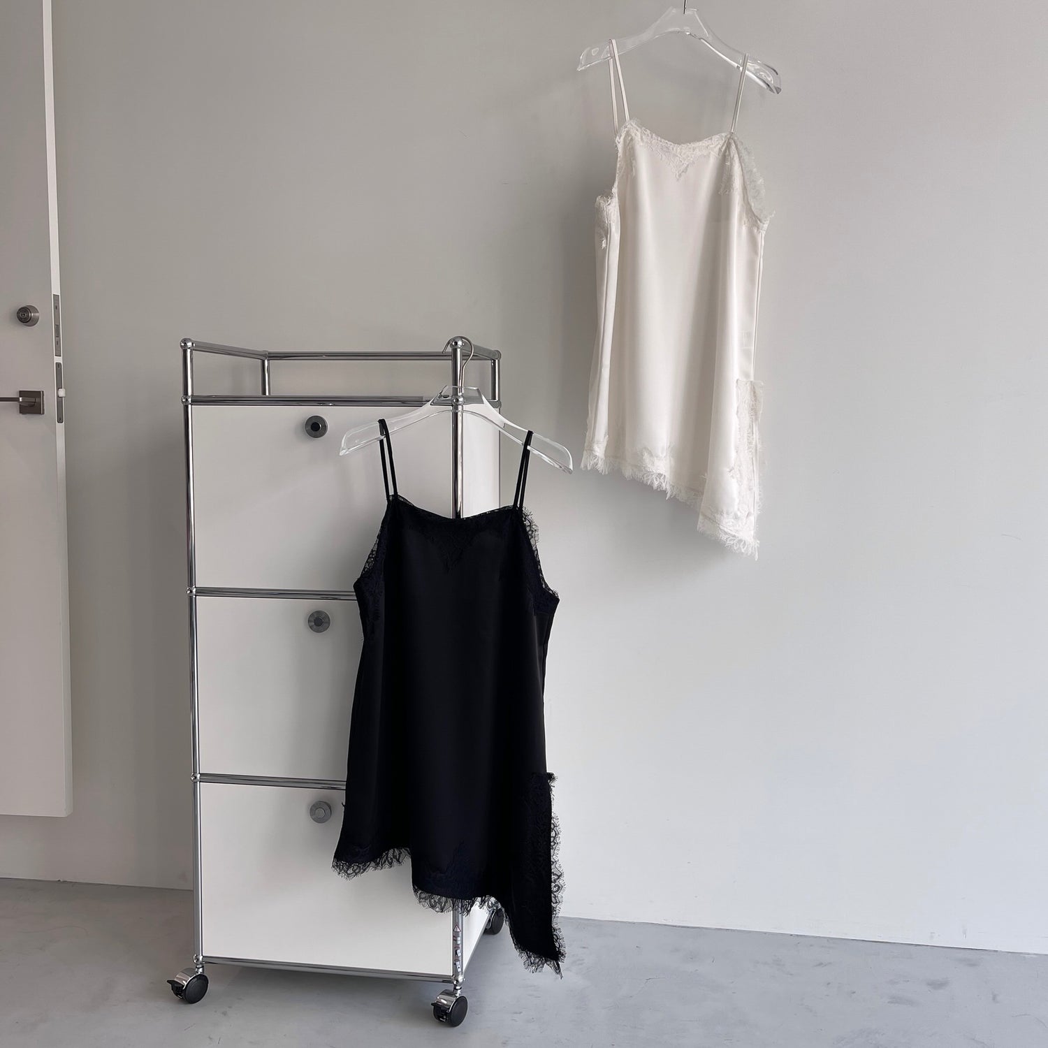 milky lace camisole / black