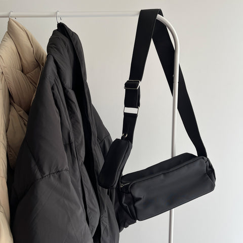 wide shoulder square bag / black