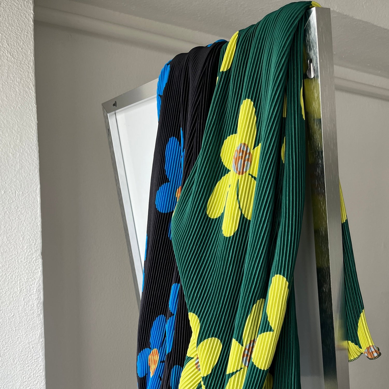 【SAMPLE】relax flower pleats pants / green